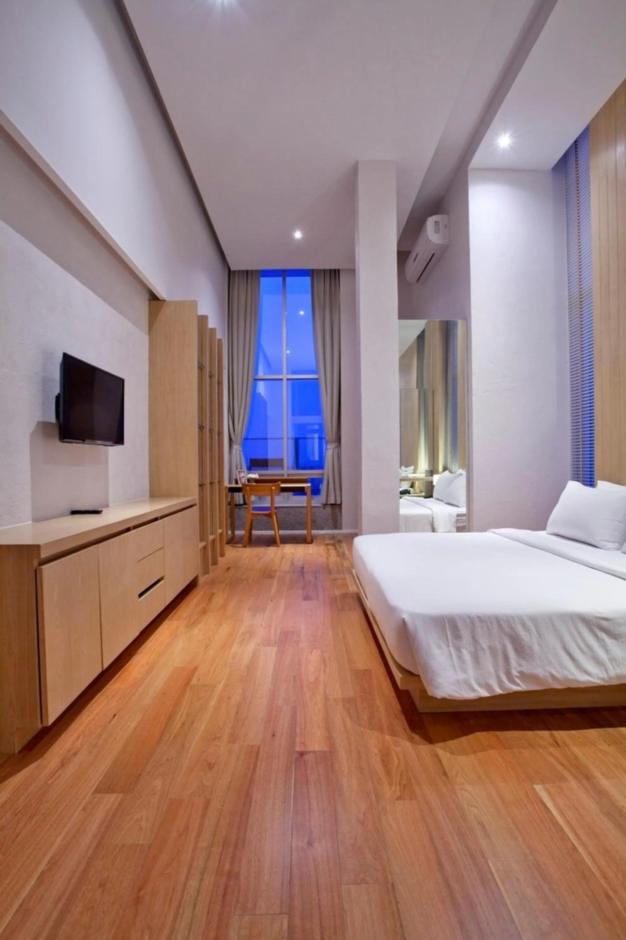 Bed in Balcony Seaside Sriracha Hotel & Serviced Apartments