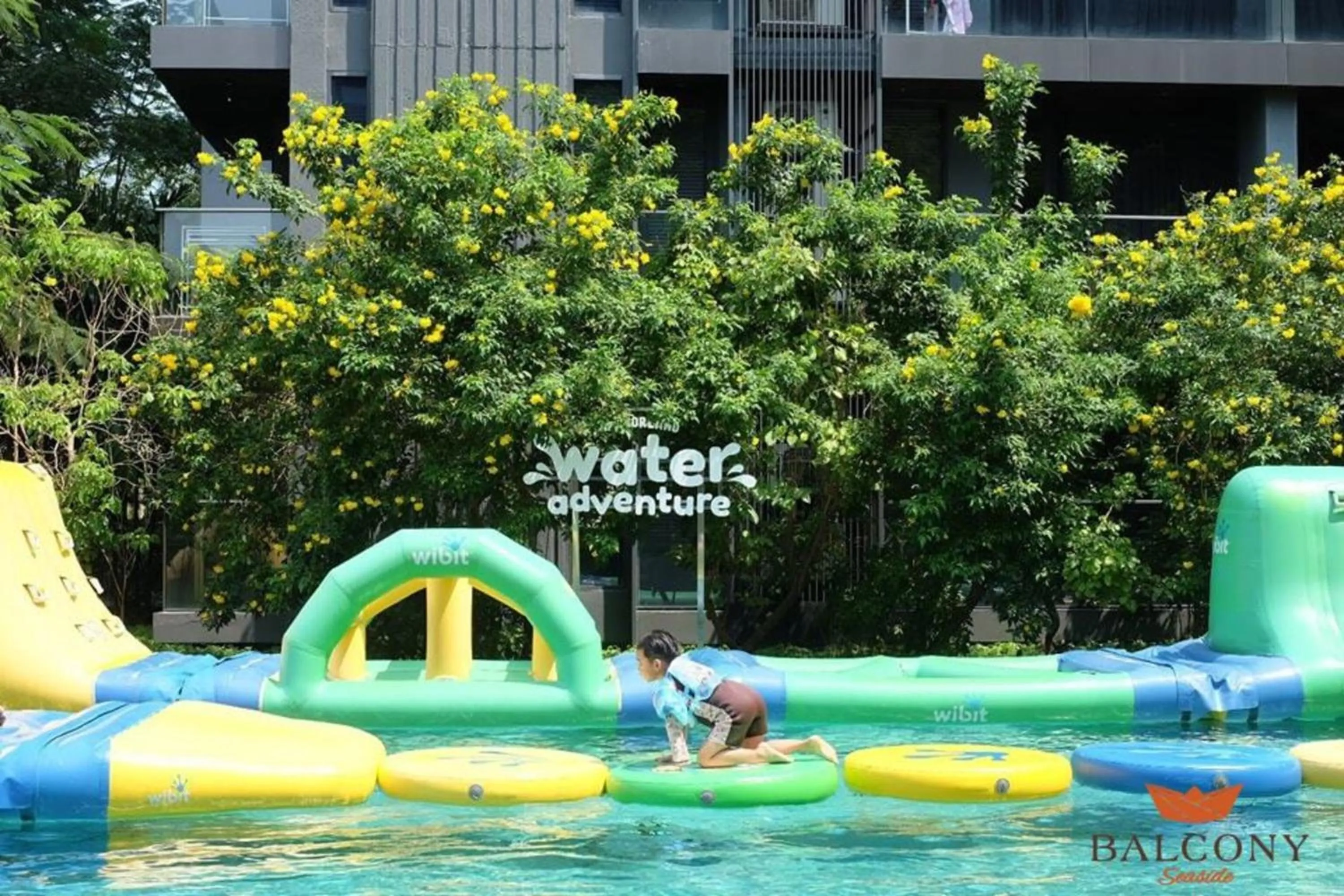 Swimming pool in Balcony Seaside Sriracha Hotel & Serviced Apartments