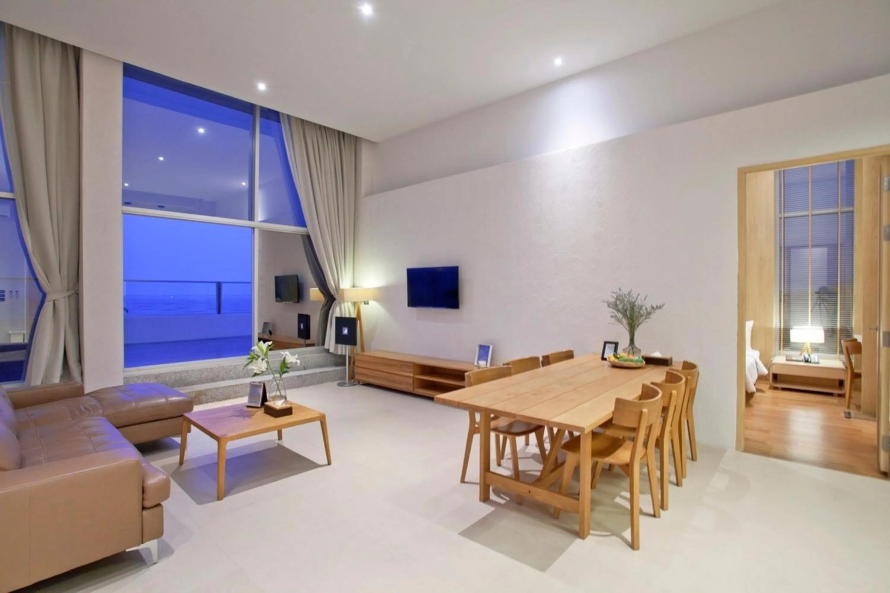 TV and multimedia in Balcony Seaside Sriracha Hotel & Serviced Apartments
