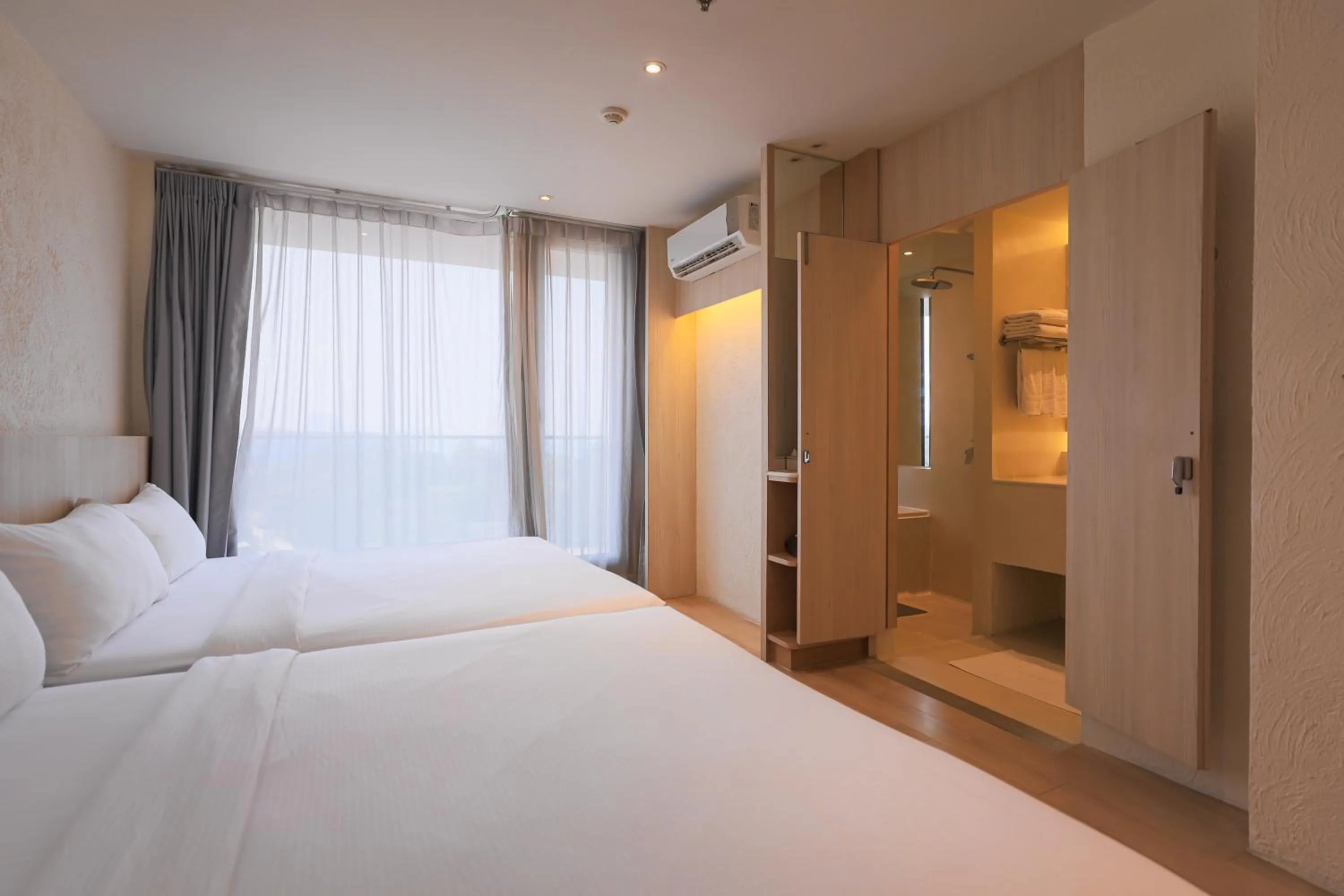 Bed in Balcony Seaside Sriracha Hotel & Serviced Apartments