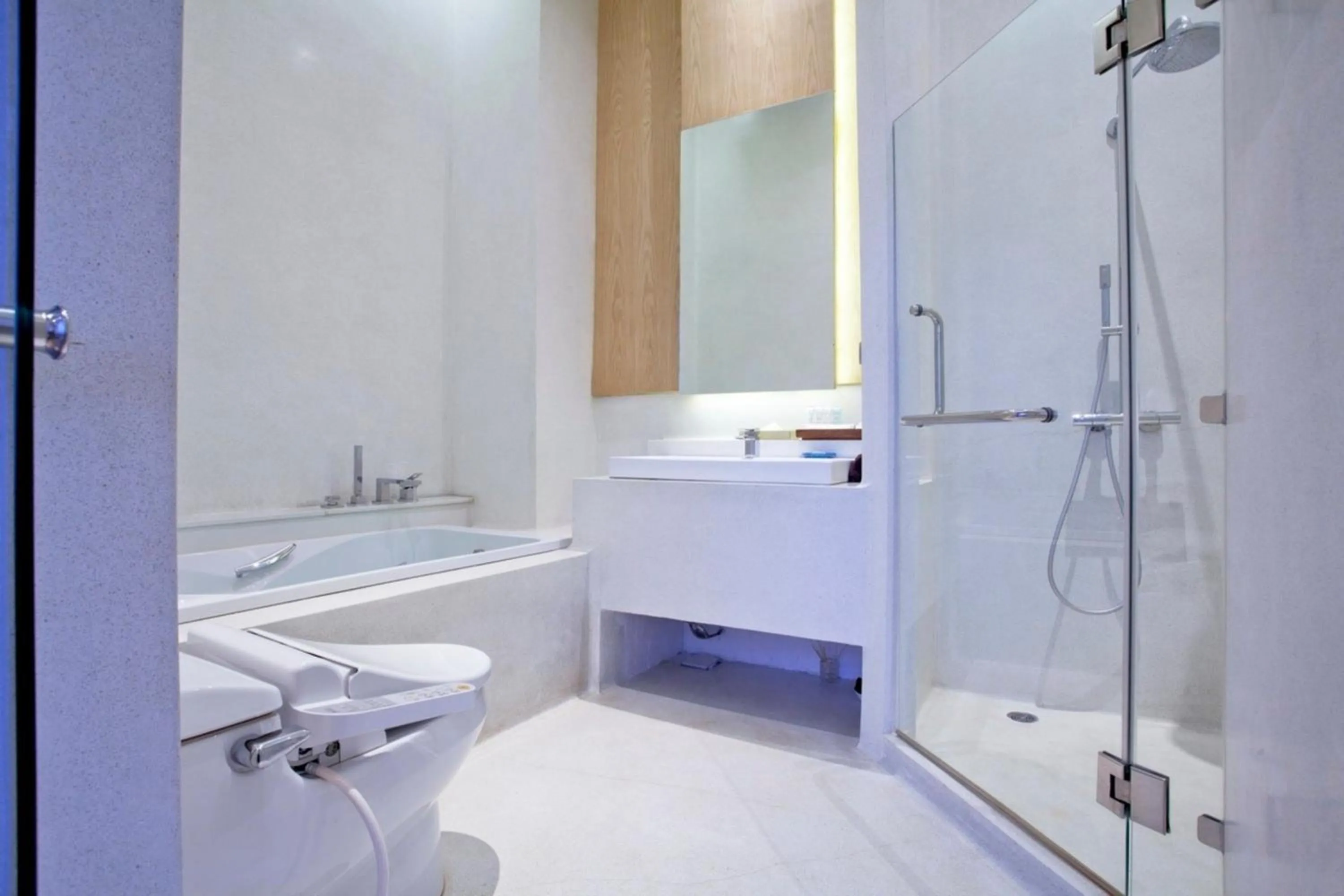 Toilet in Balcony Seaside Sriracha Hotel & Serviced Apartments