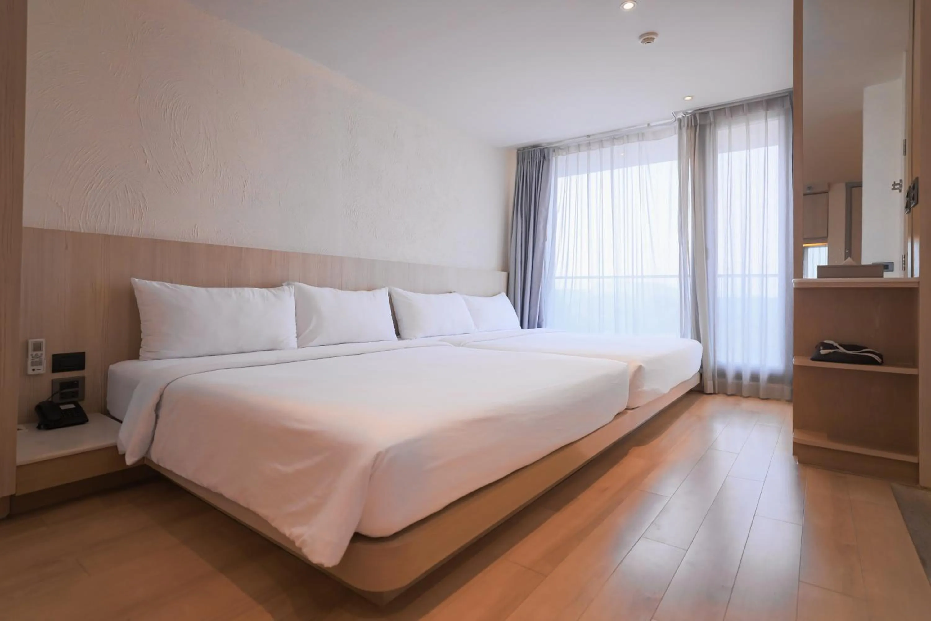 Bed in Balcony Seaside Sriracha Hotel & Serviced Apartments