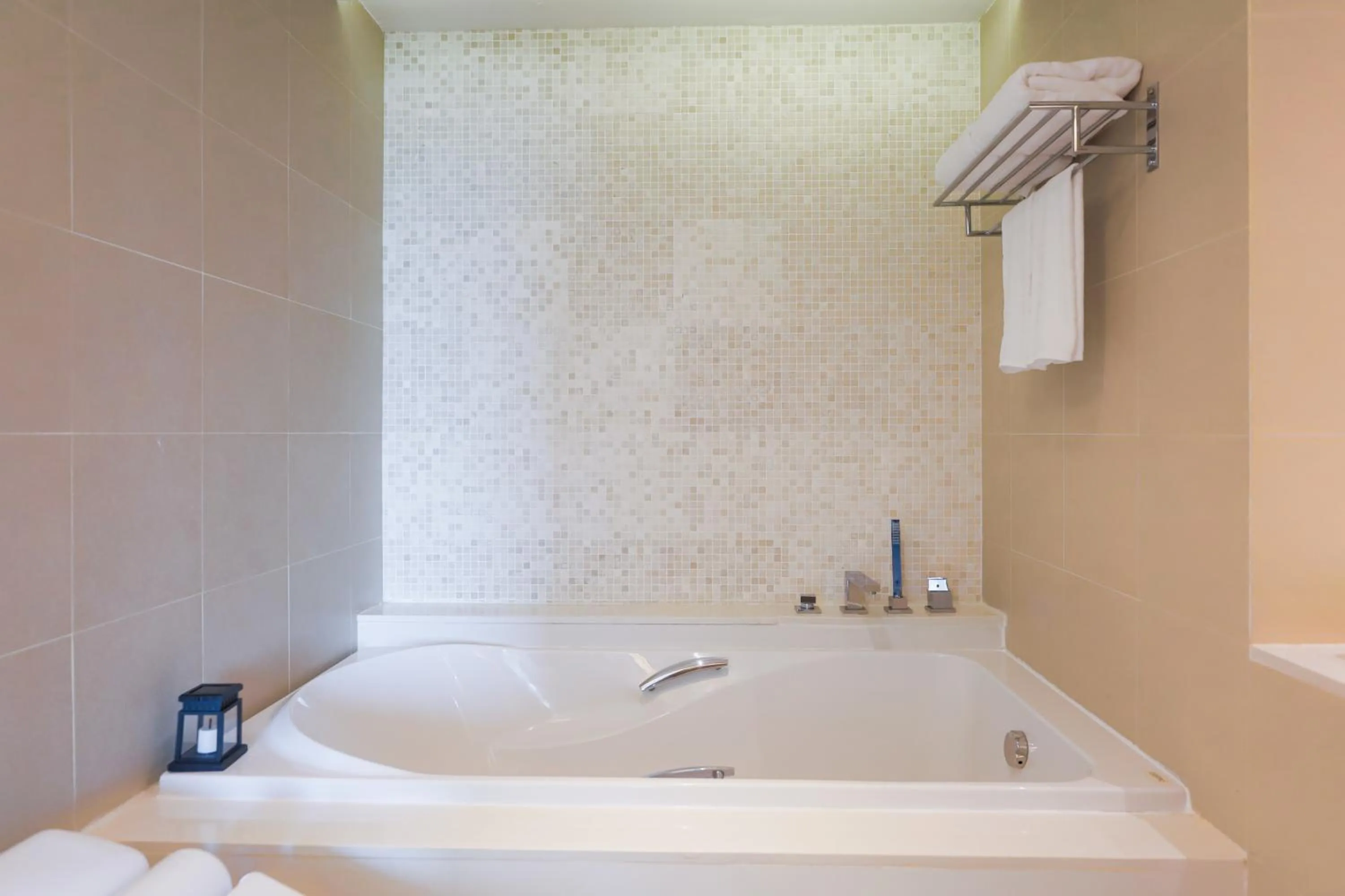 Bathroom in Balcony Seaside Sriracha Hotel & Serviced Apartments
