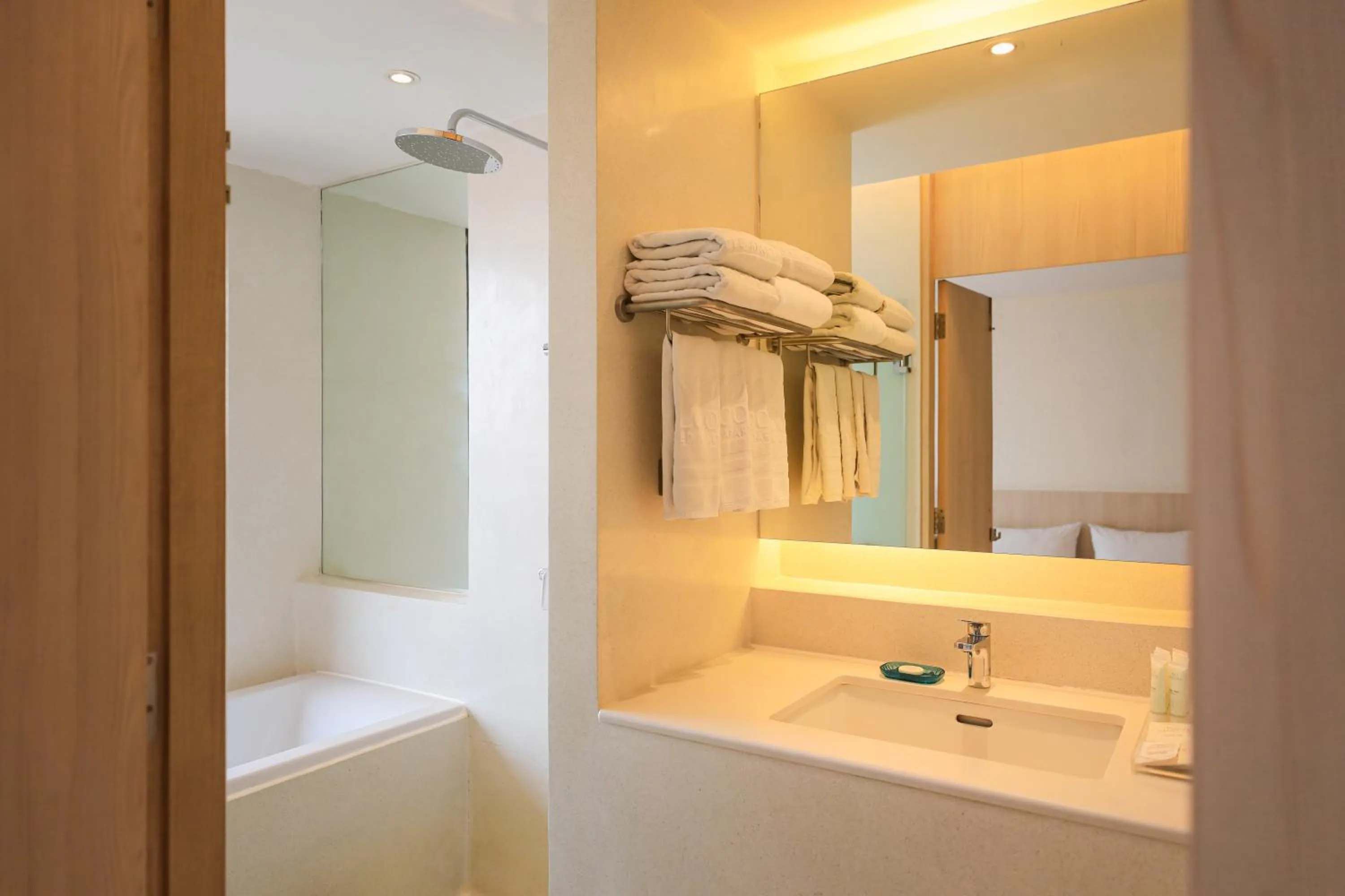Shower in Balcony Seaside Sriracha Hotel & Serviced Apartments