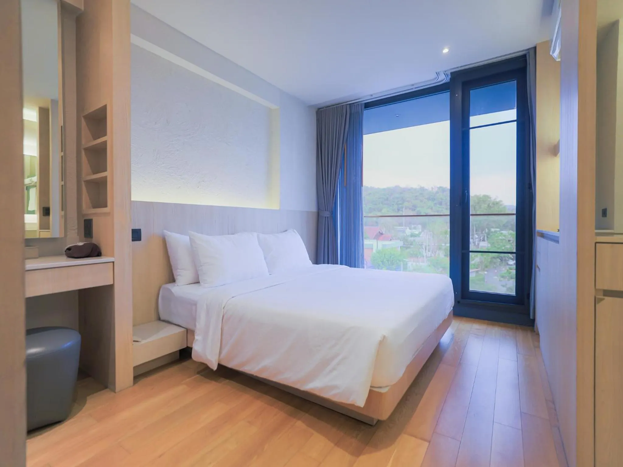 Bed in Balcony Seaside Sriracha Hotel & Serviced Apartments