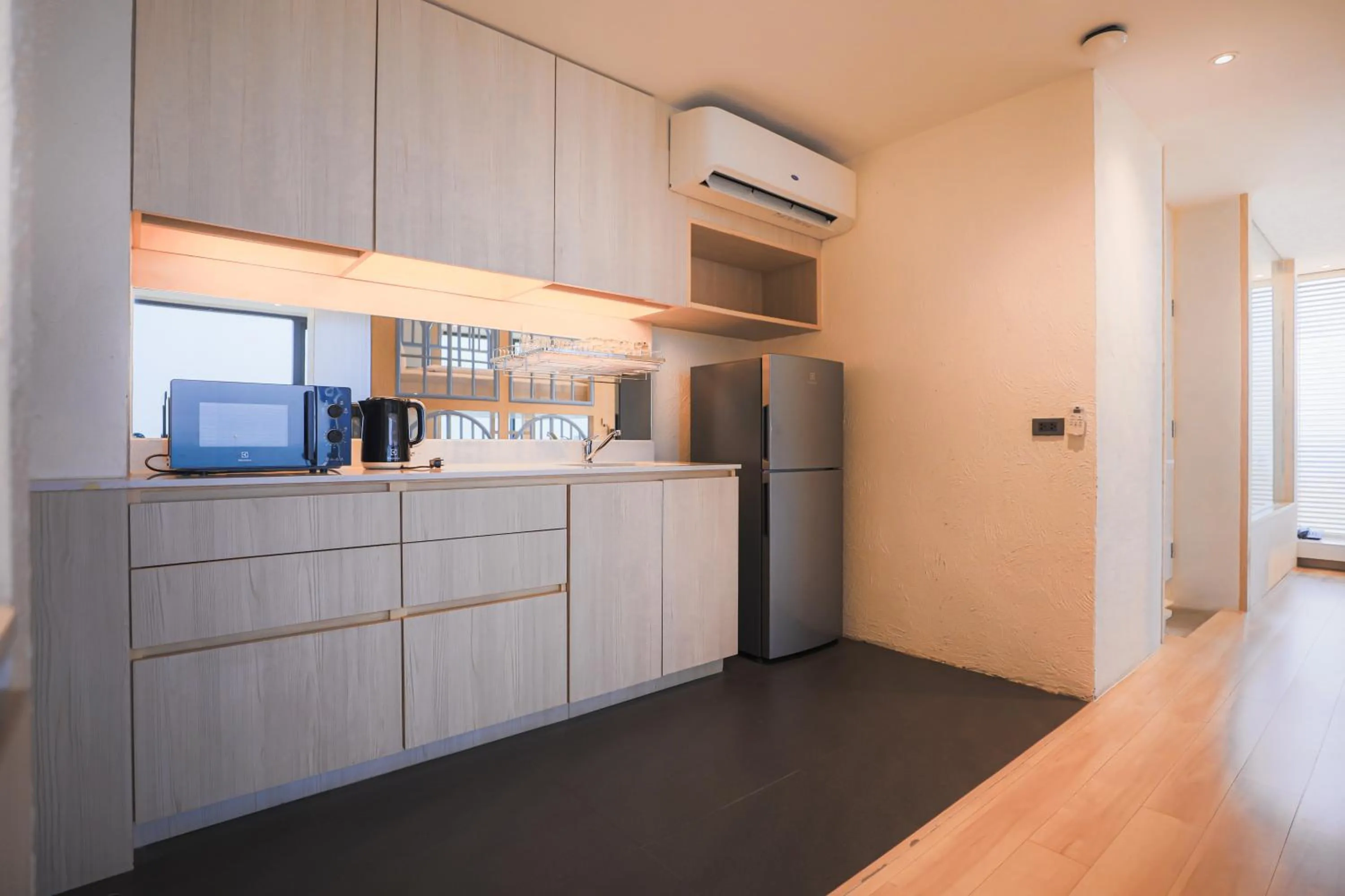 Kitchen or kitchenette in Balcony Seaside Sriracha Hotel & Serviced Apartments