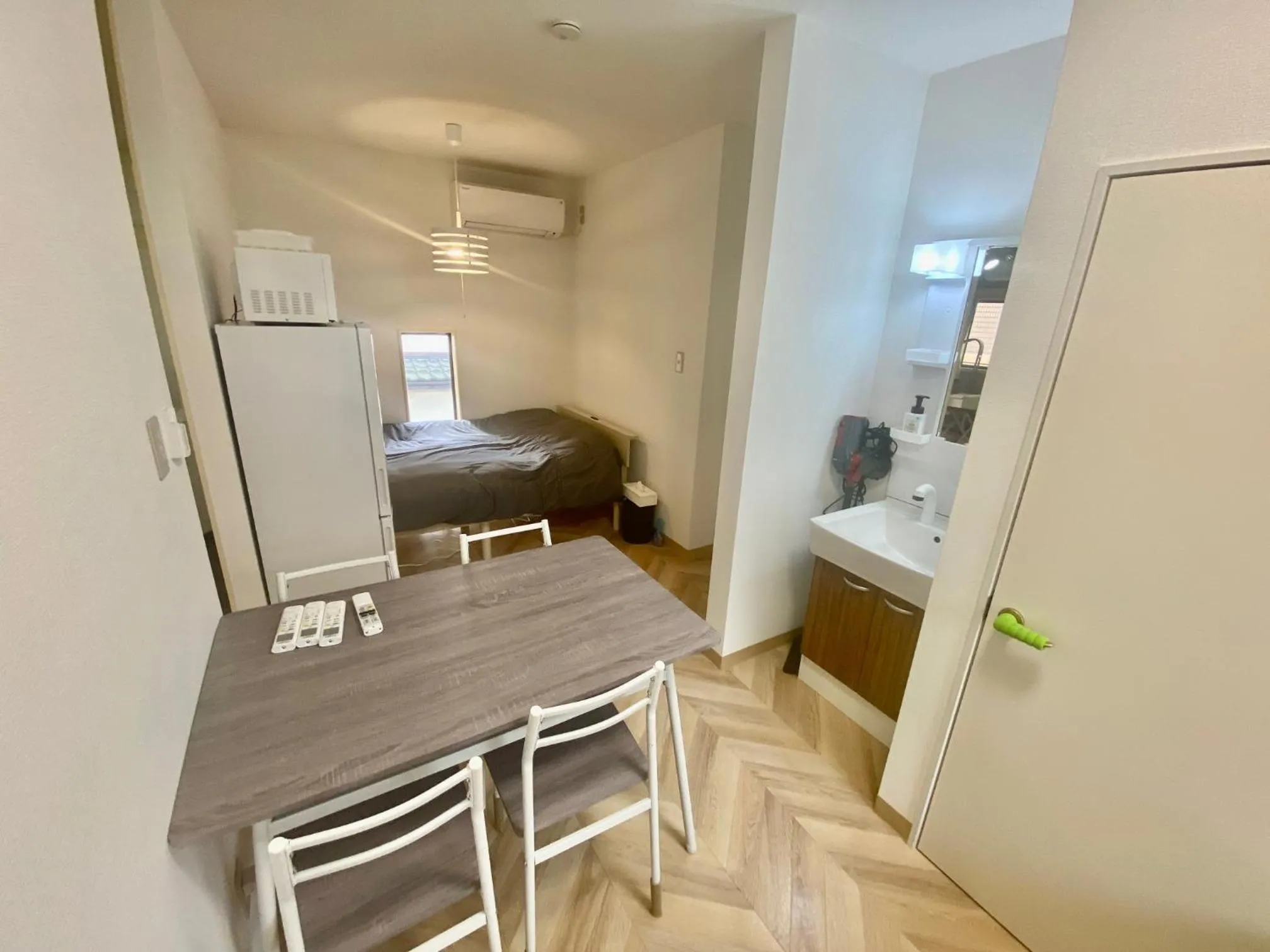 Kitchen or kitchenette, Bed in ARS HOTEL Utsunomiya フロア貸切