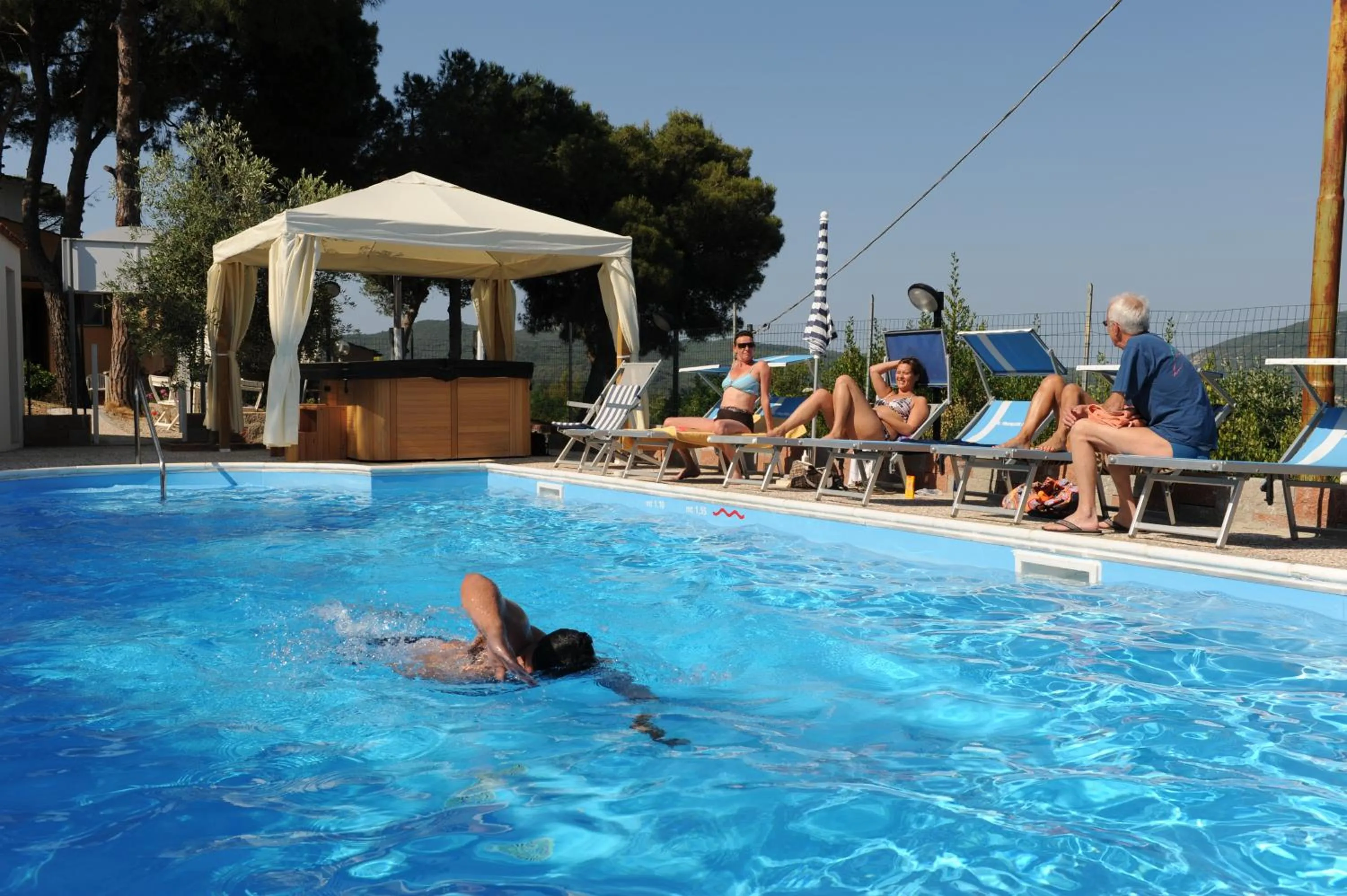 Swimming pool in Residence Vacanza Mare