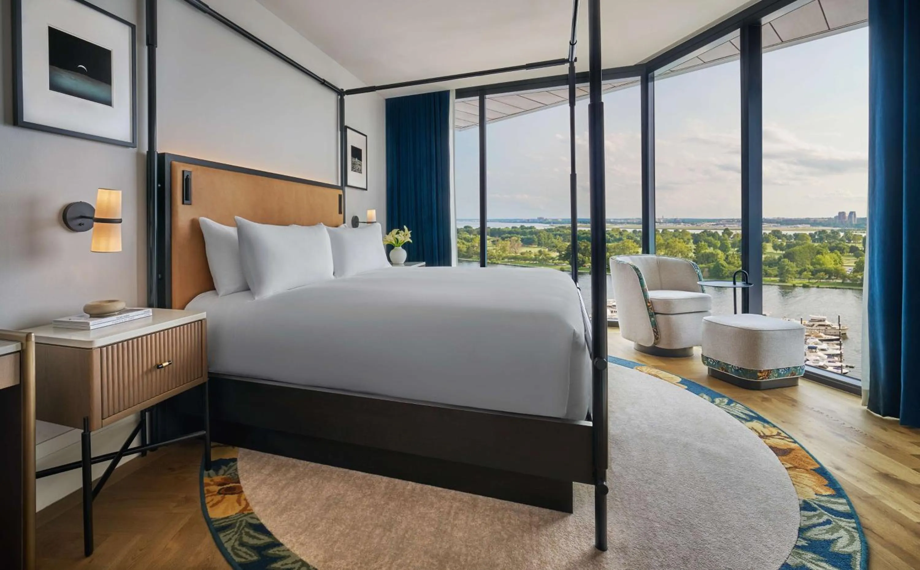 Photo of the whole room, Bed in Pendry Washington DC - The Wharf