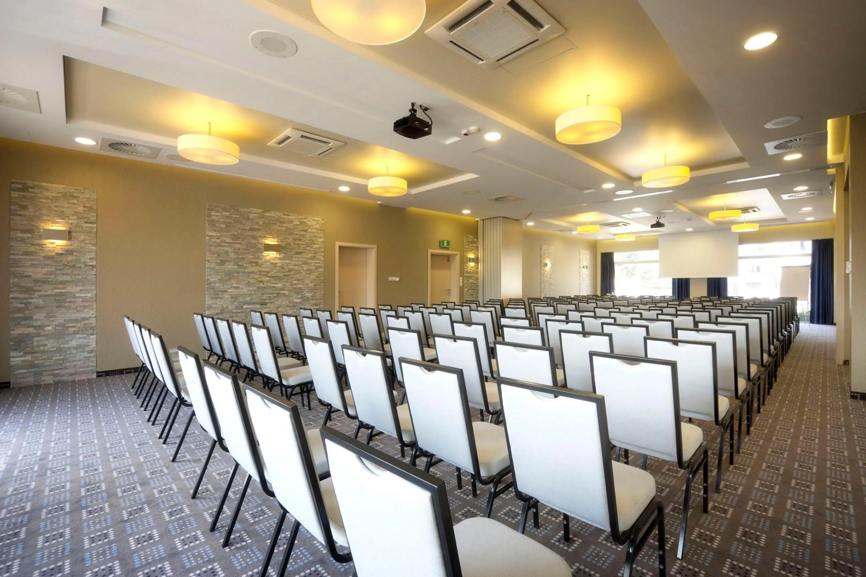 Business facilities in Tristan Hotel & SPA