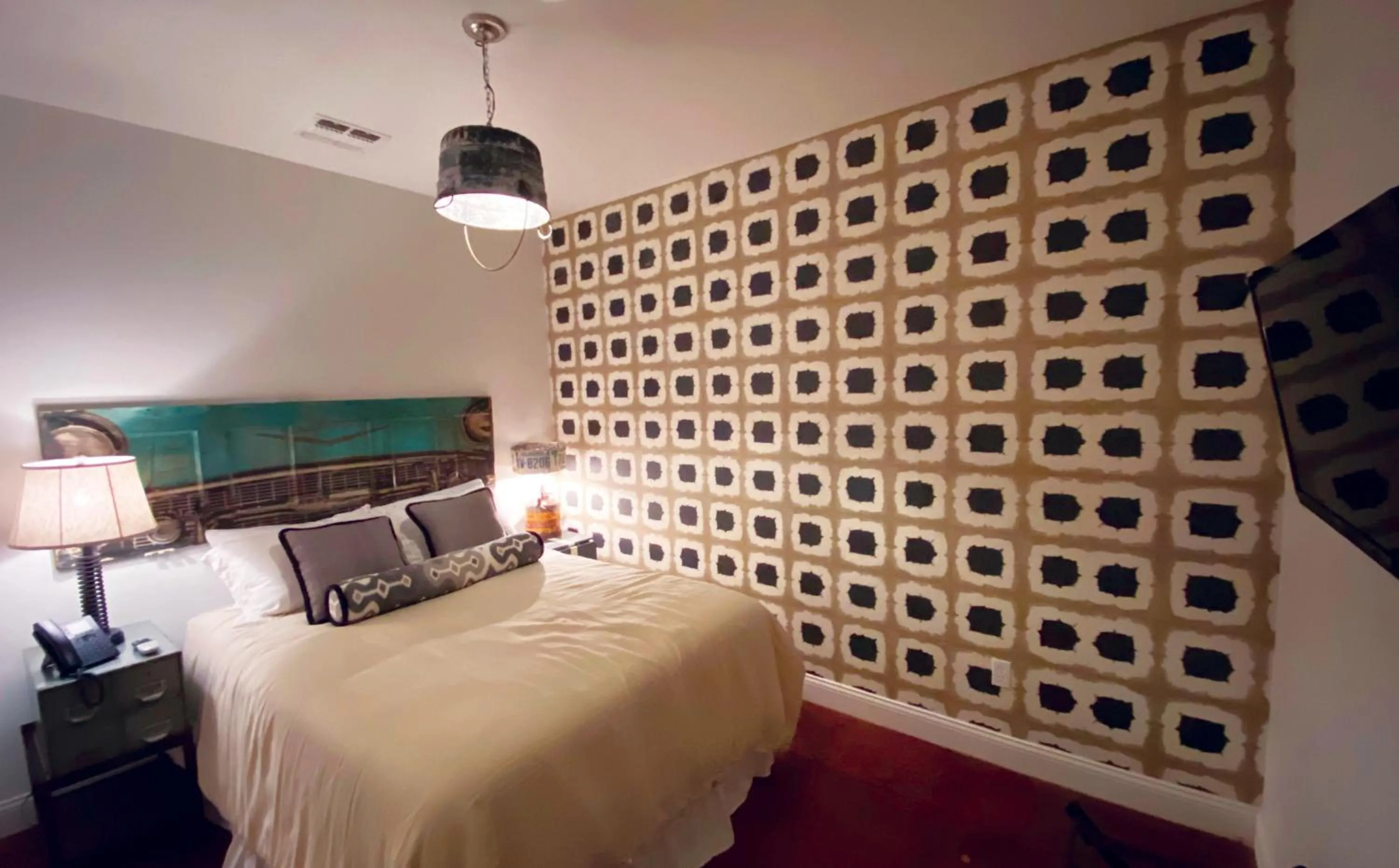 Photo of the whole room, Bed in Mulberry Inn