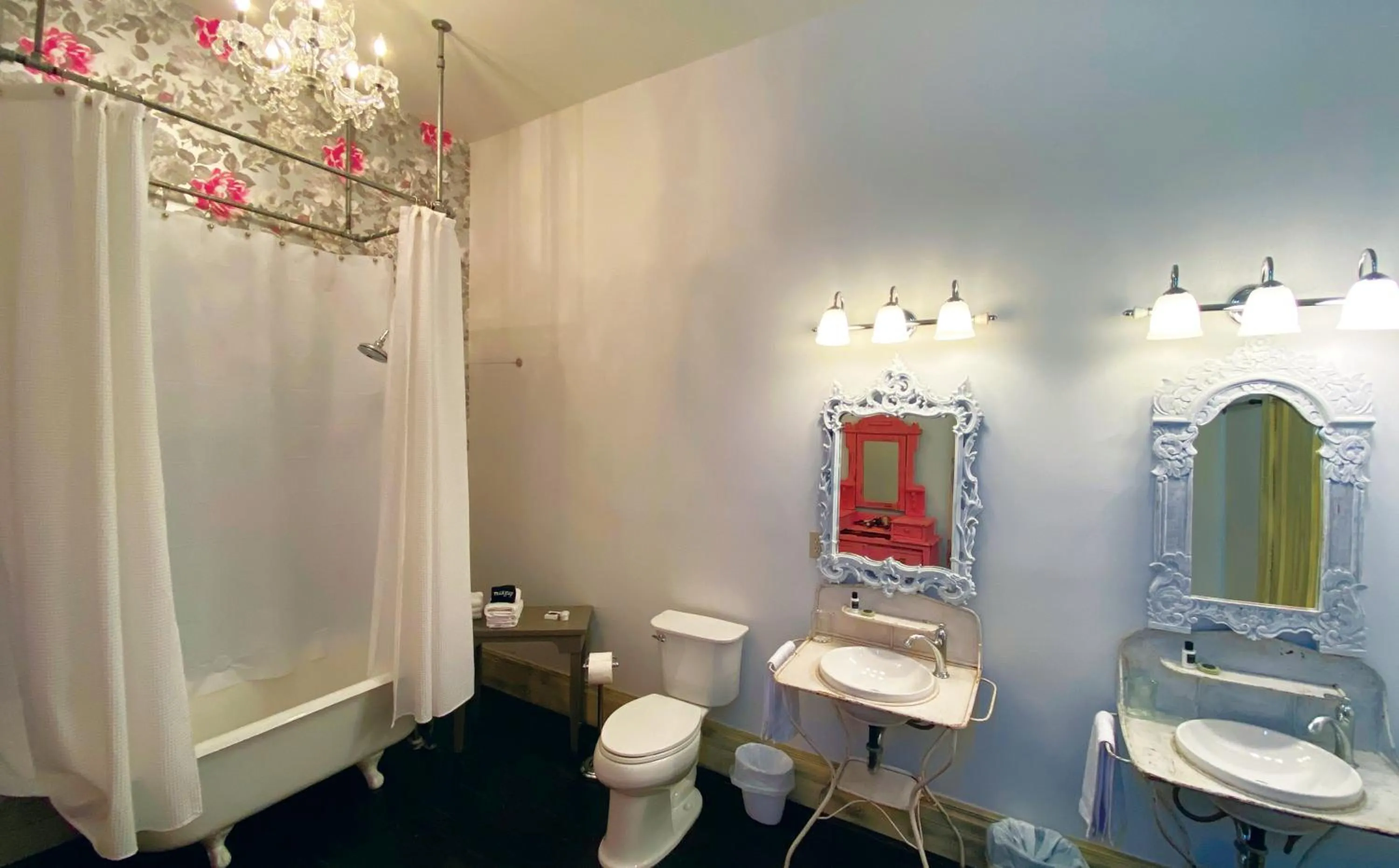 Bathroom in Mulberry Inn