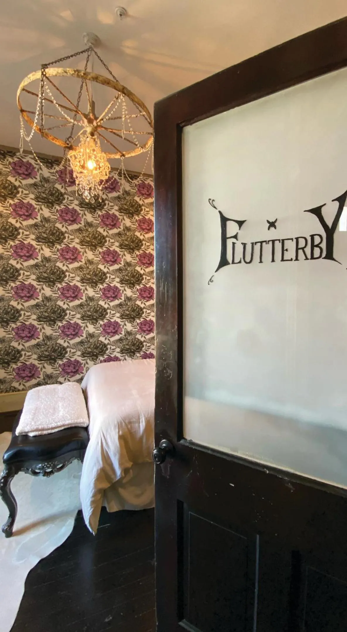 Photo of the whole room, Bed in Mulberry Inn