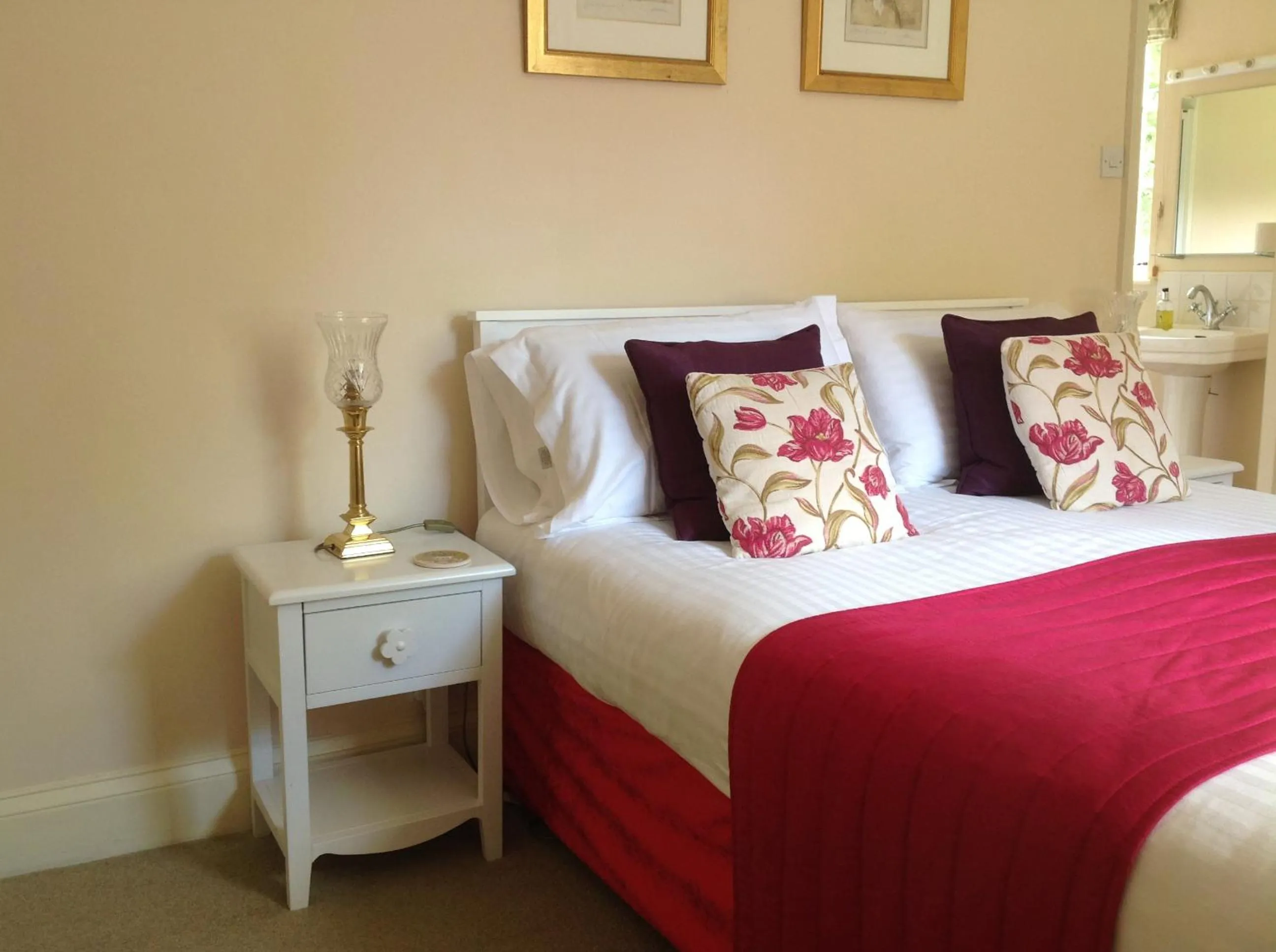 Bedroom, Bed in Buckley Farmhouse B & B