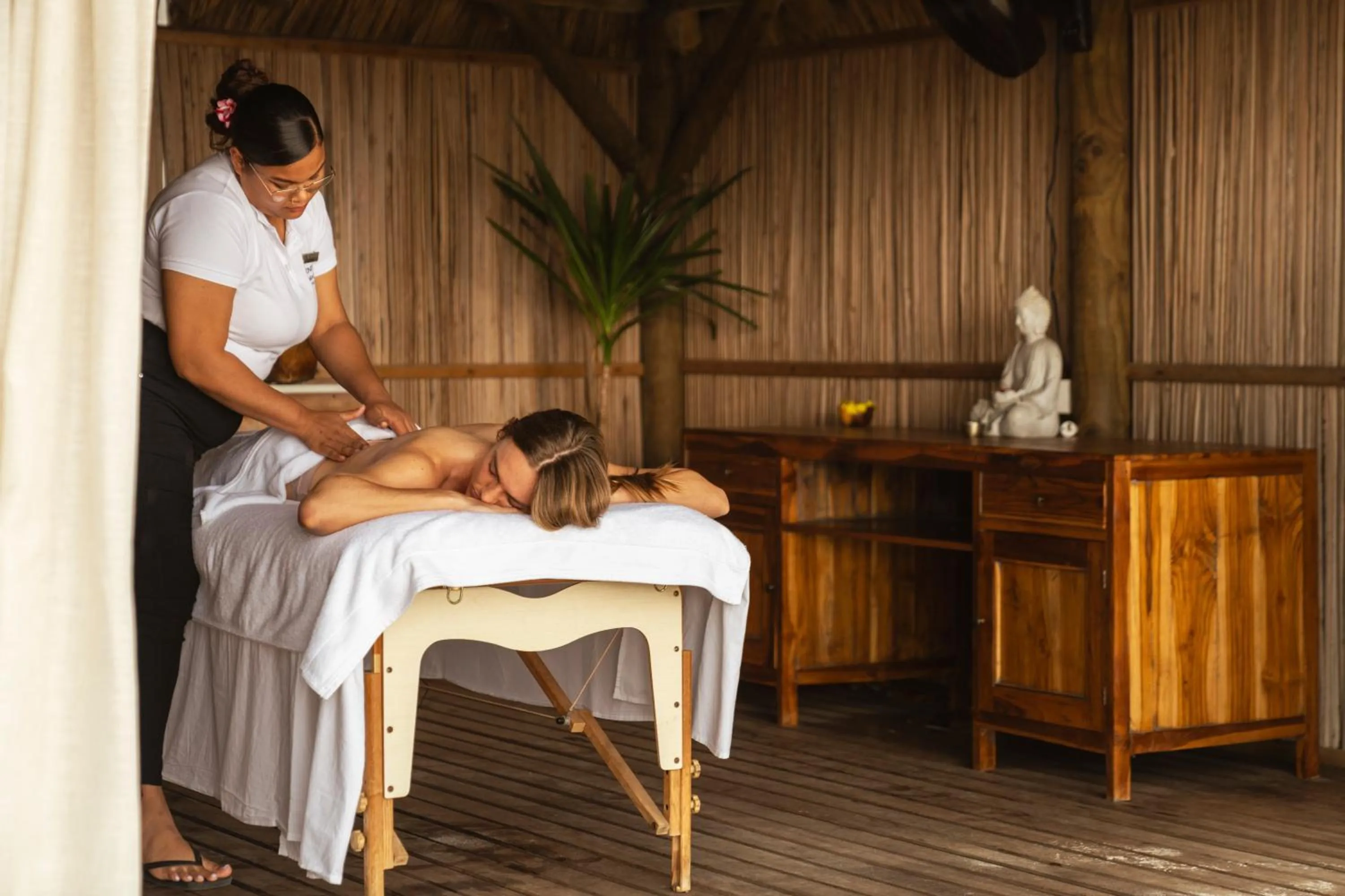Massage in Constance Sakoa Boutik