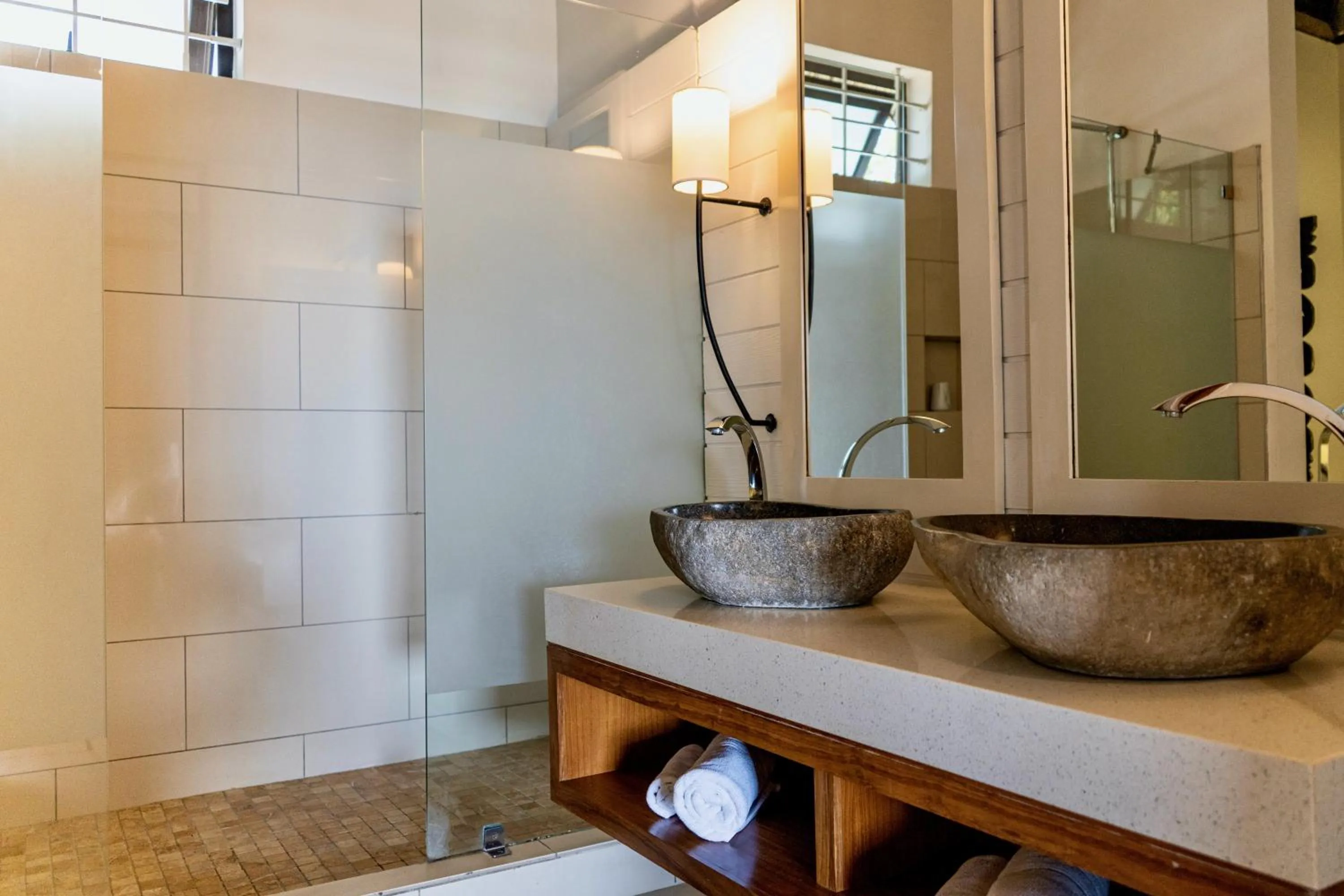 Shower in Constance Sakoa Boutik