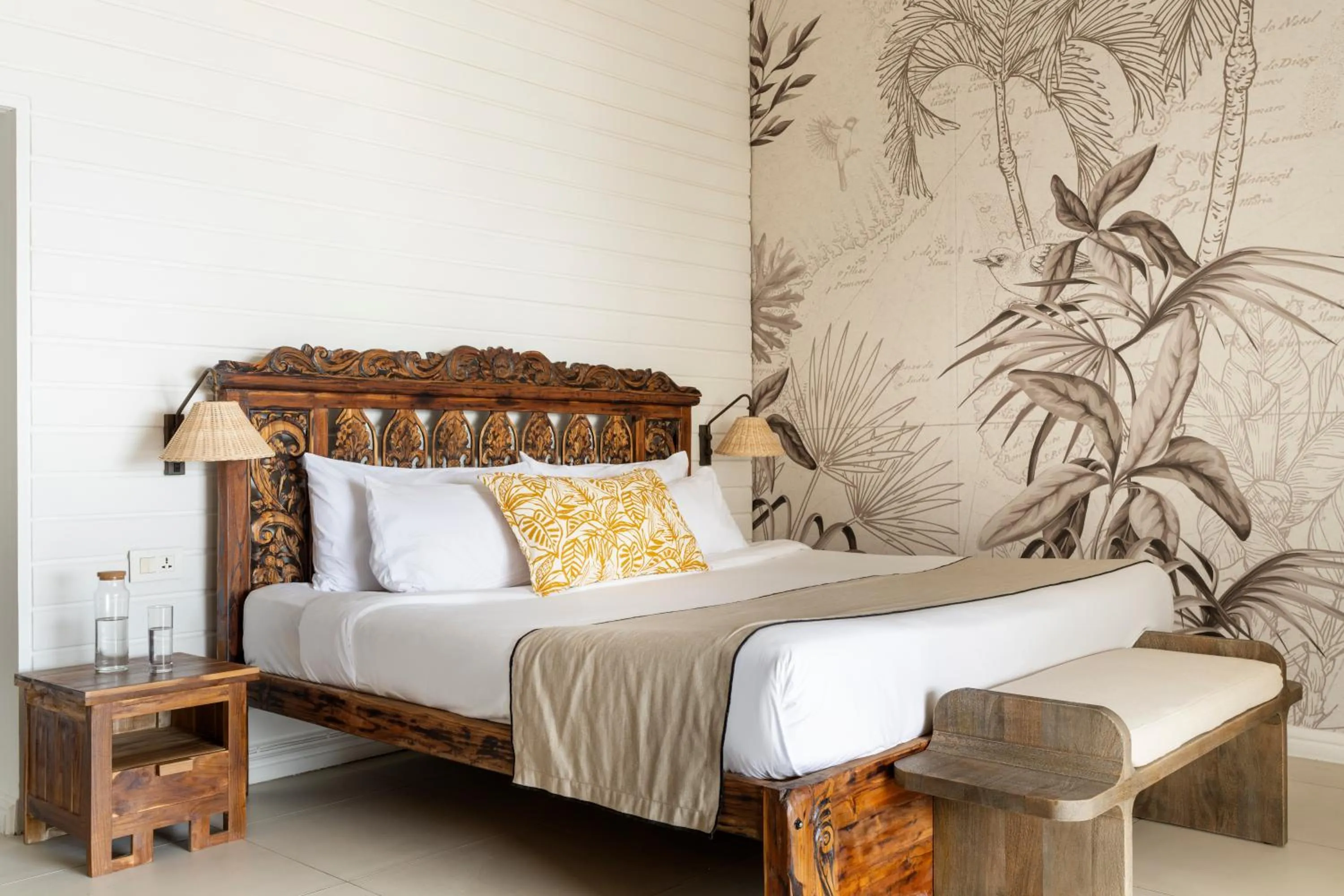 Bed in Constance Sakoa Boutik