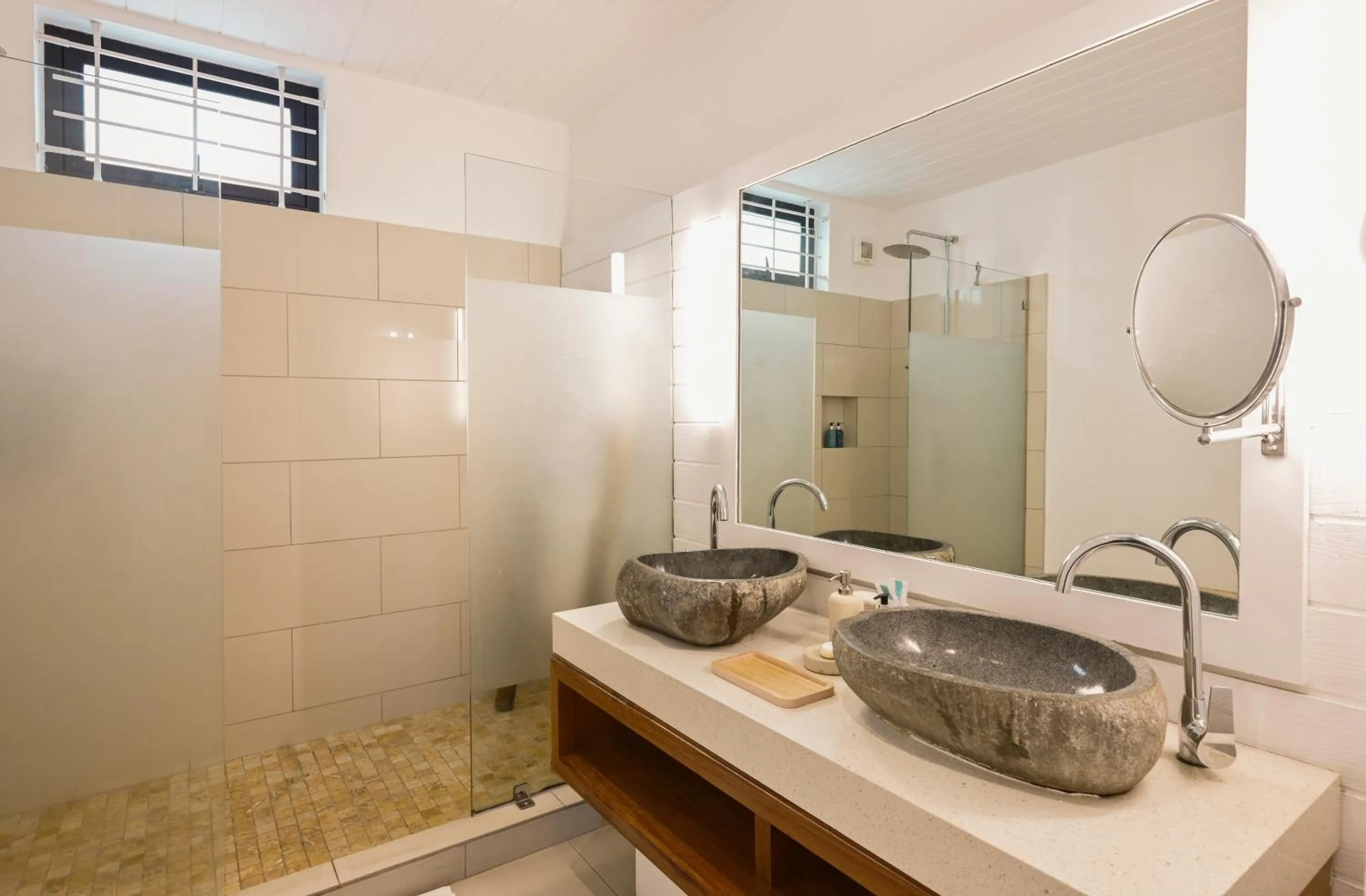 Shower in Constance Sakoa Boutik