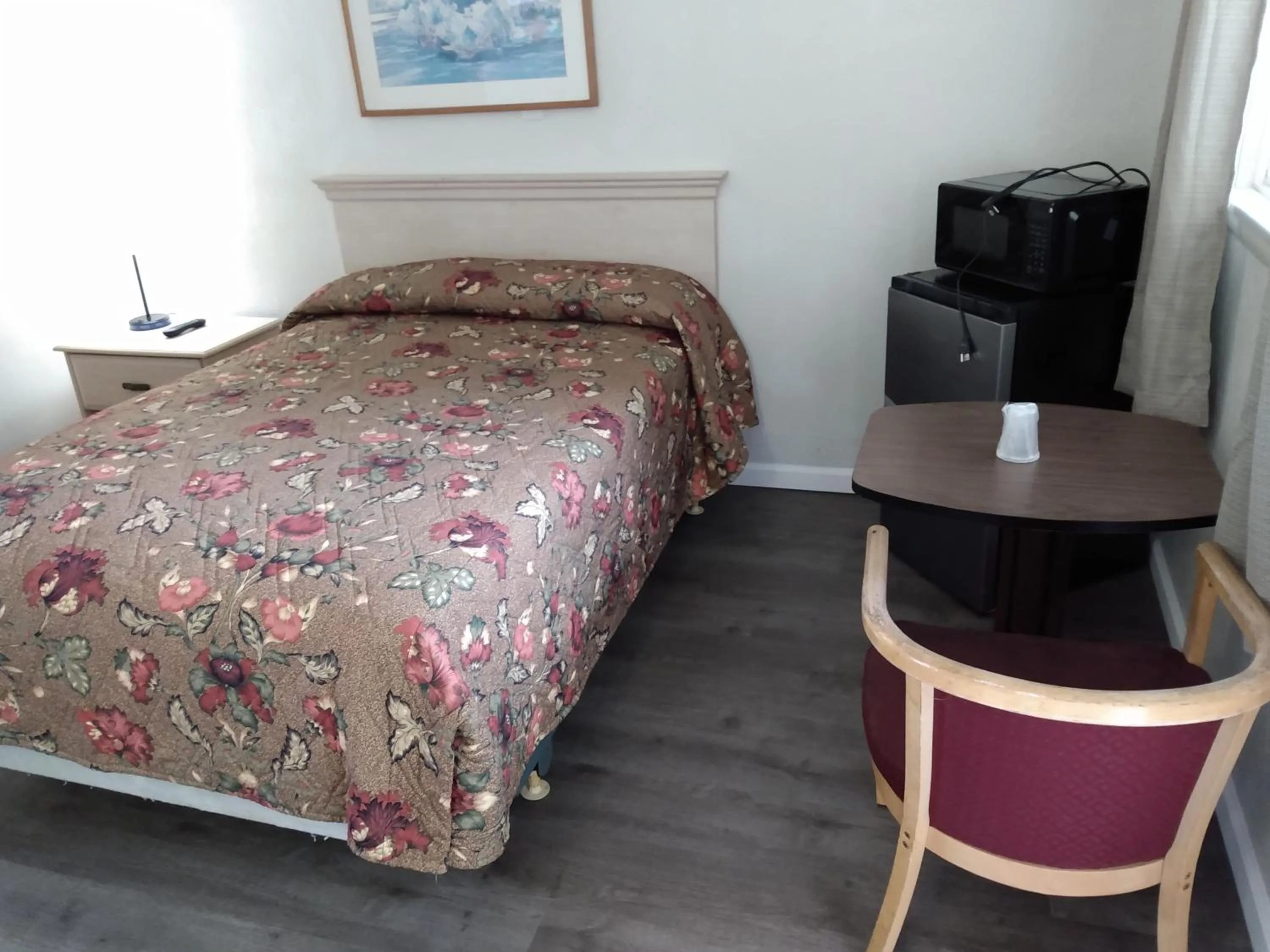 Photo of the whole room, Bed in Eldorado Motel New Castle