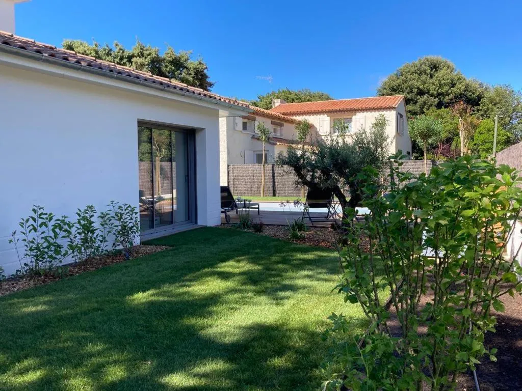 Villa- Vaux sur mer -200 m plage Nauzan - Piscine