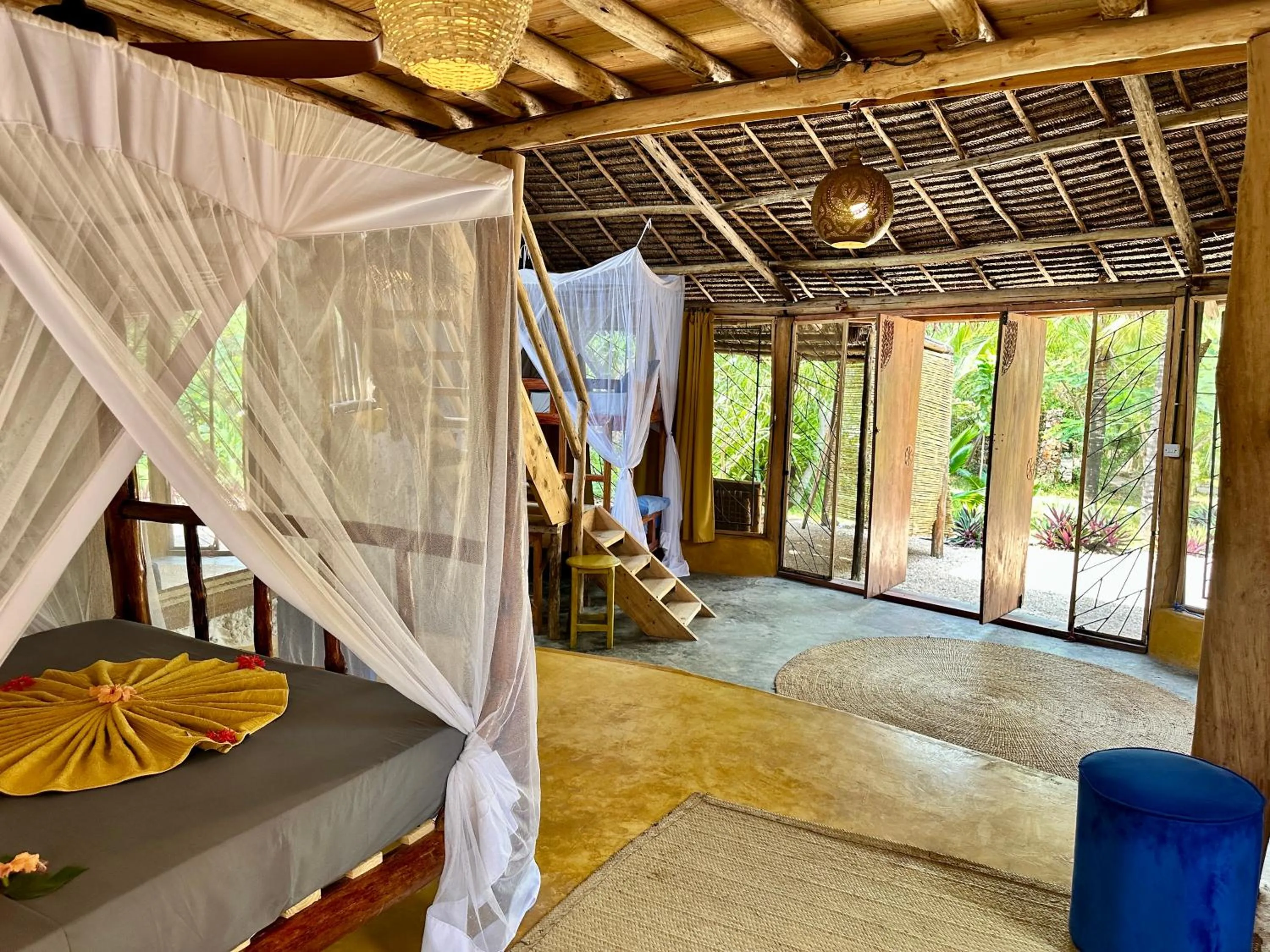 Photo of the whole room in Kameleon Blue