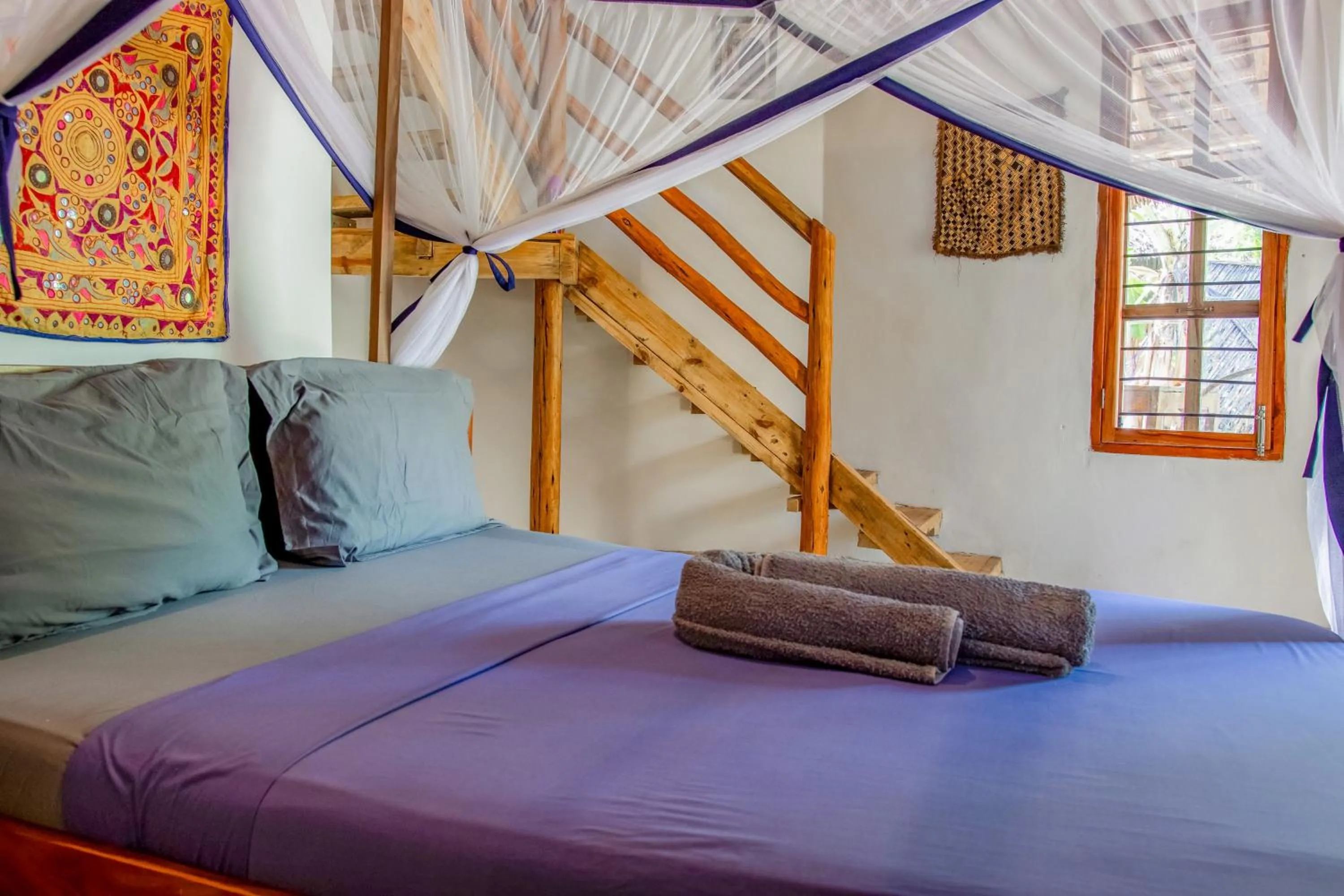 Bed in Kameleon Blue