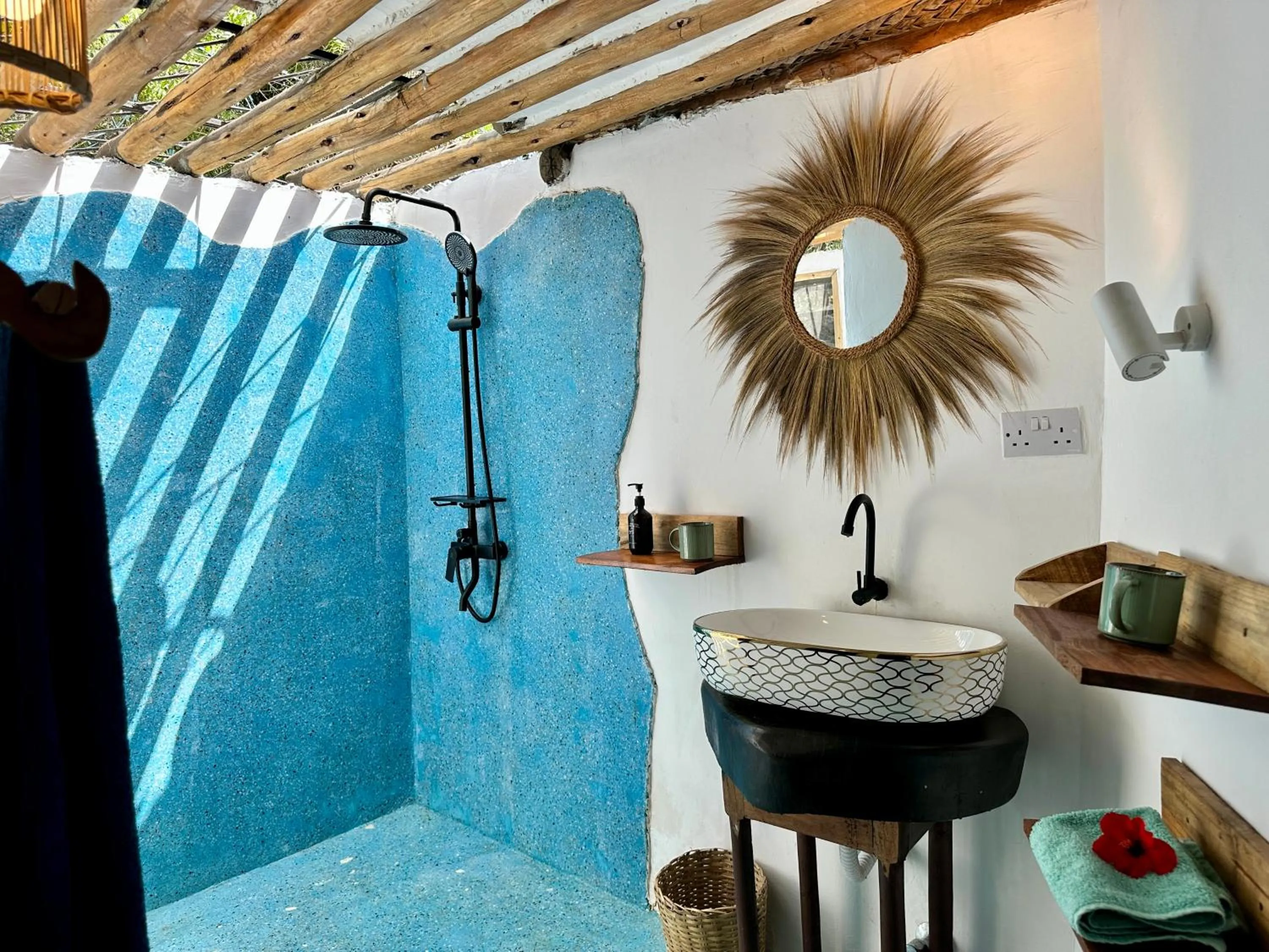 Shower in Kameleon Blue