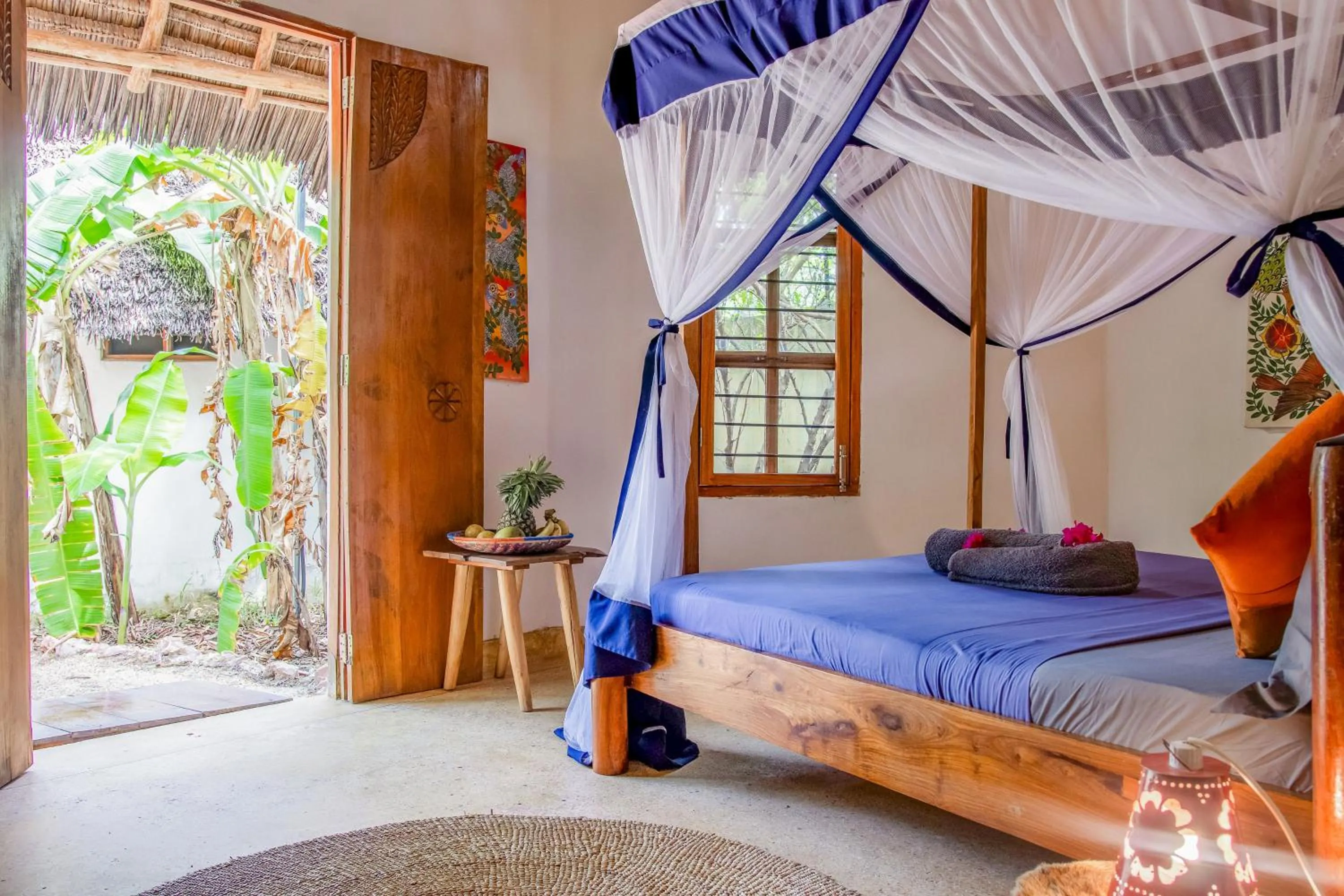 Bedroom, Bed in Kameleon Blue