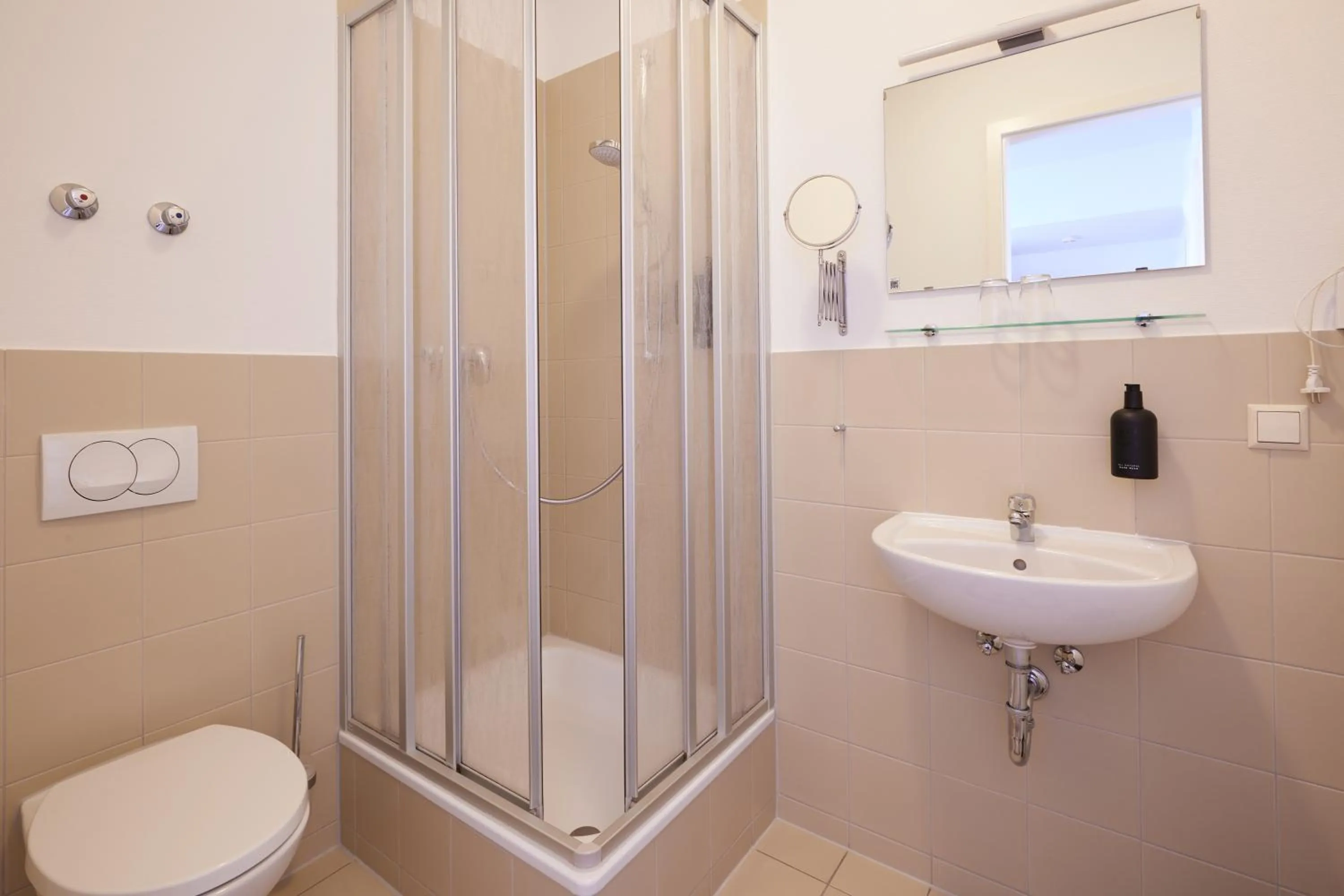 Bathroom in ahead burghotel