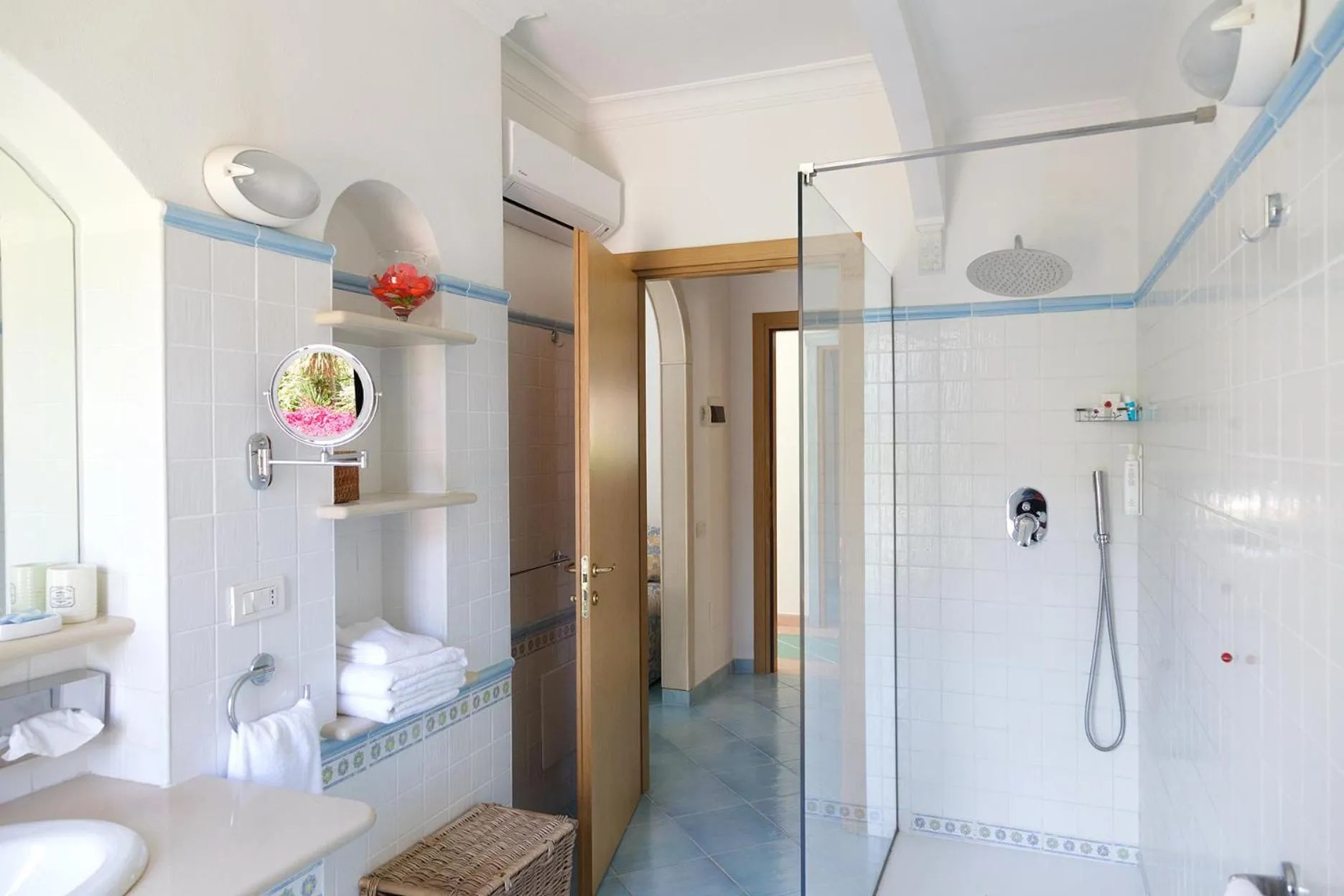 Bathroom in Hotel Aurora