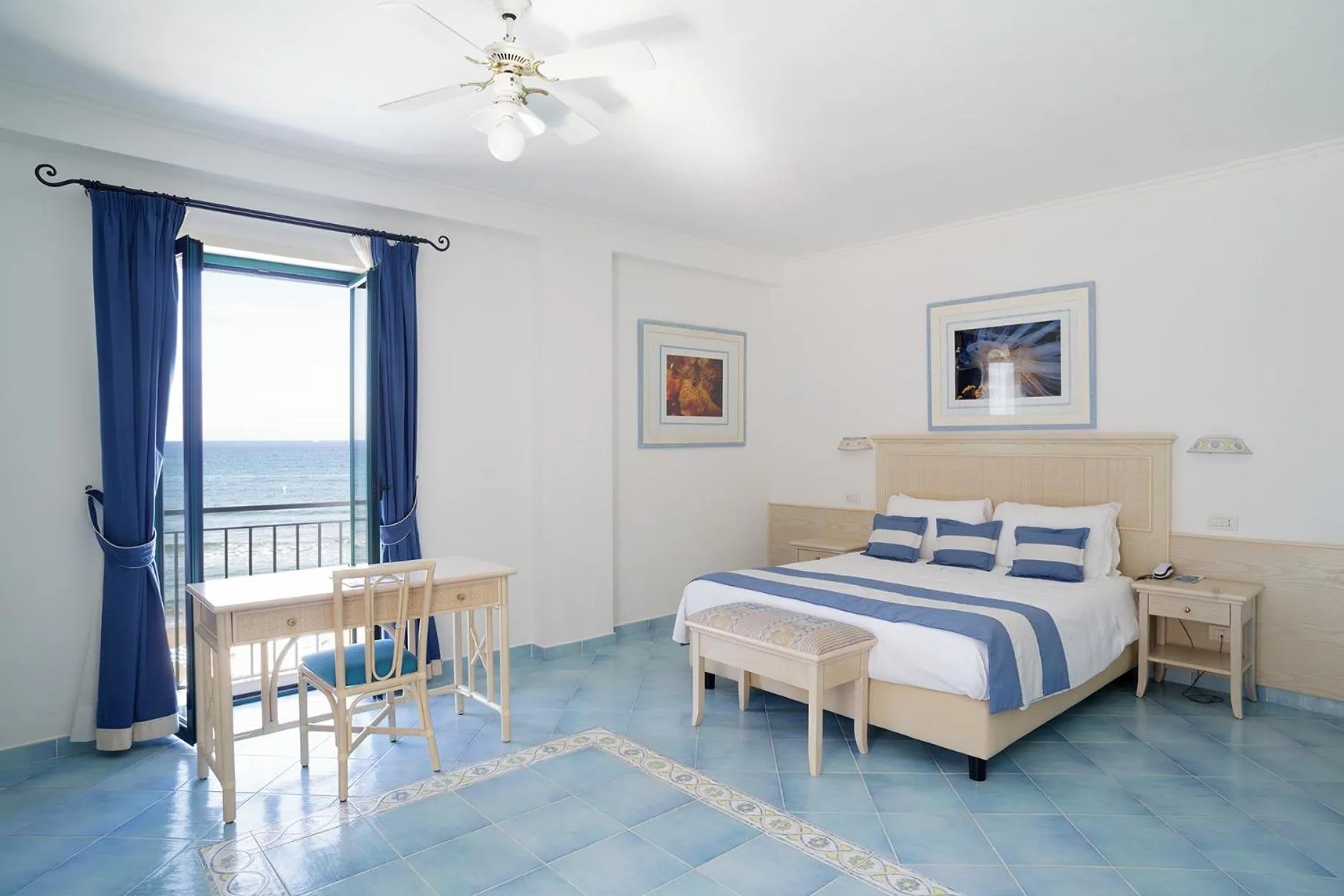 Photo of the whole room, Bed in Hotel Aurora