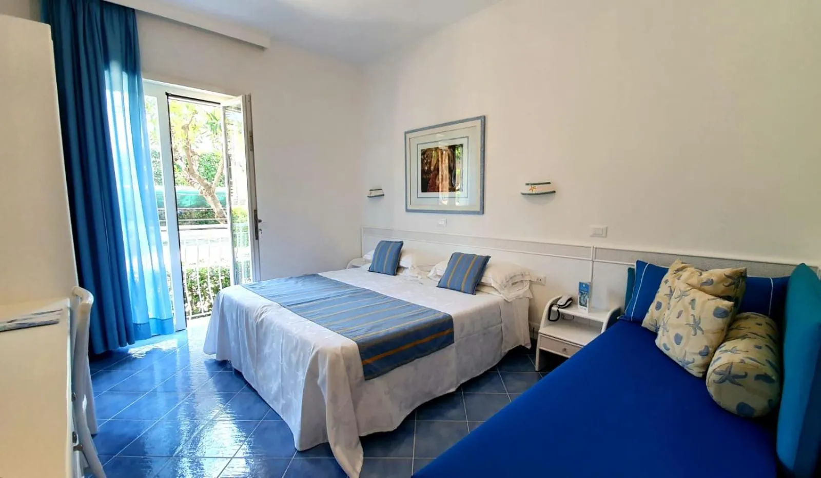 Photo of the whole room, Bed in Hotel Aurora