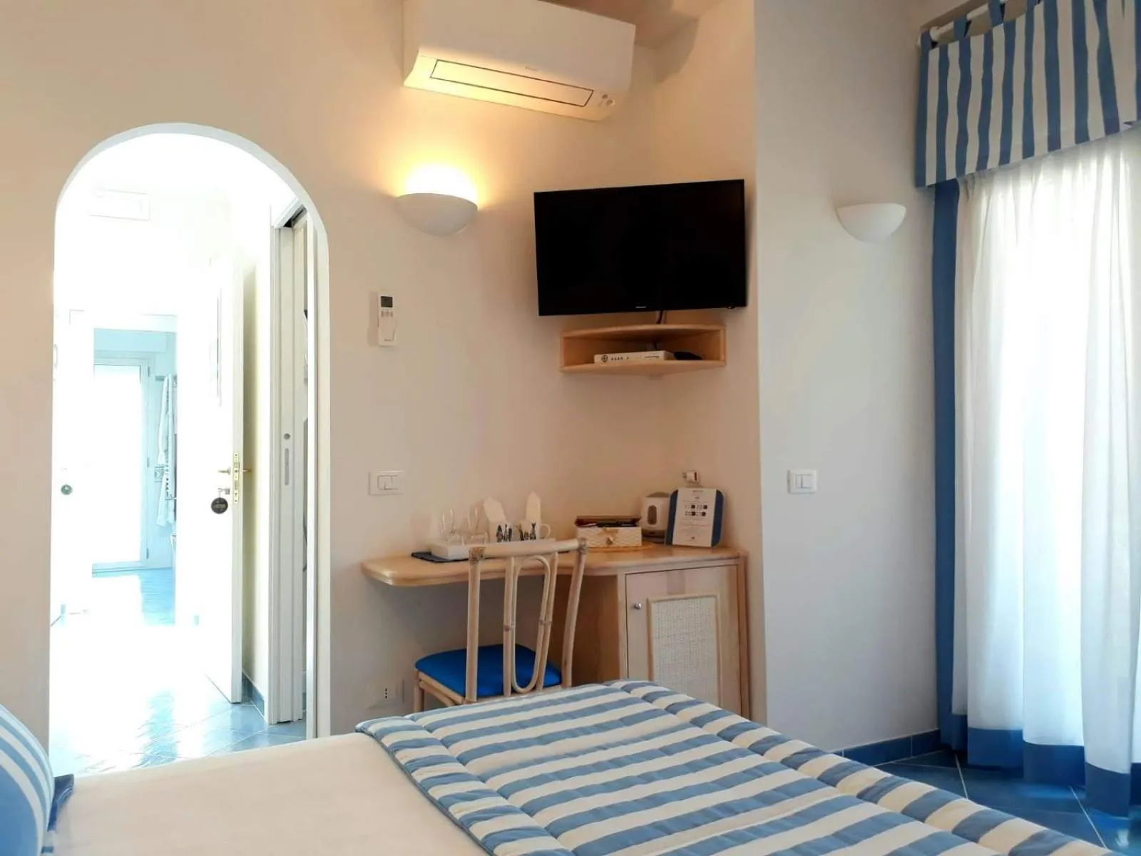 Bedroom, Bed in Hotel Aurora