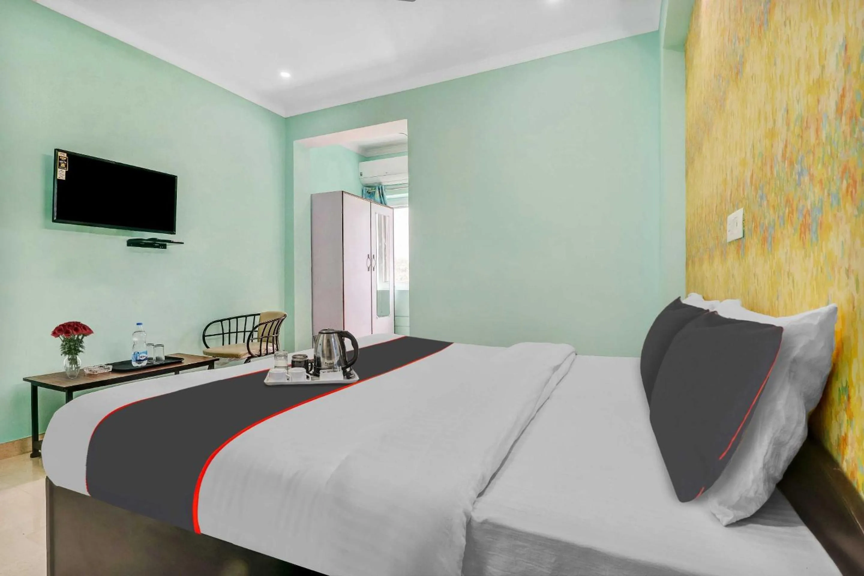 Bedroom, Bed in Super Collection O The Kailash Hotel