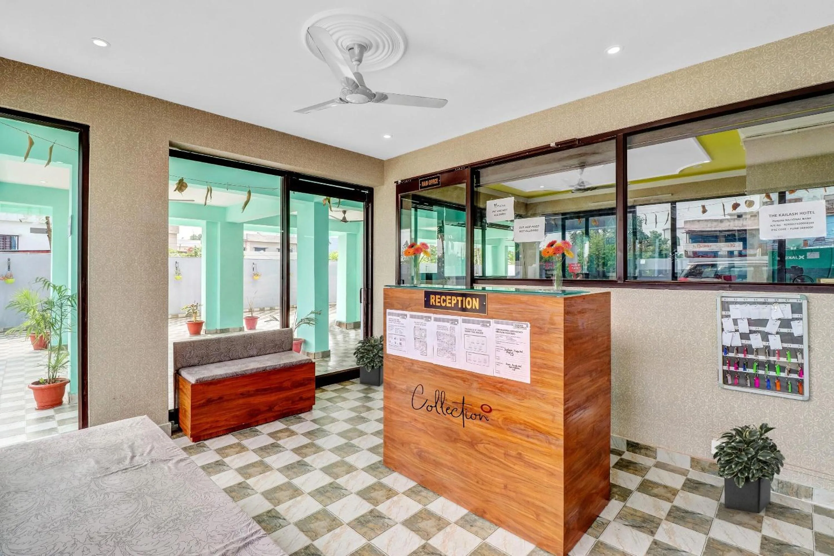 Lobby or reception, Bed in Super Collection O The Kailash Hotel