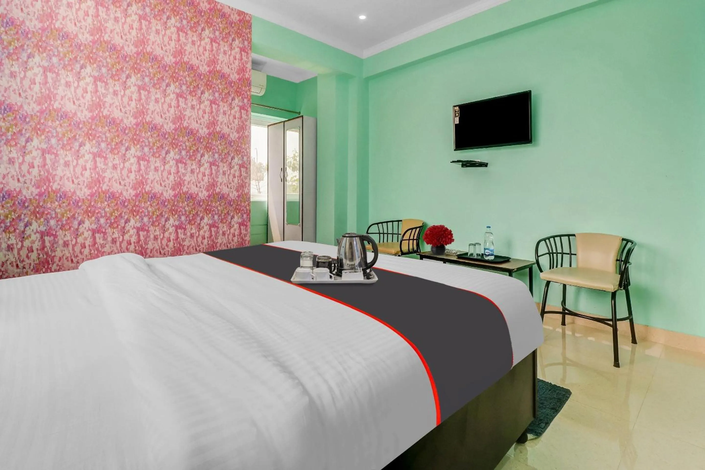 Bedroom, Bed in Super Collection O The Kailash Hotel