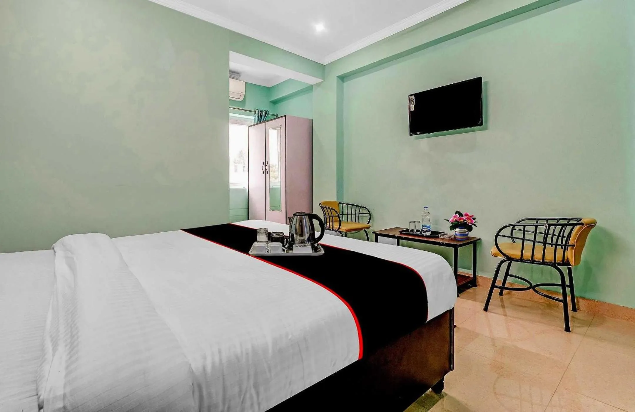 Bedroom, Bed in Super Collection O The Kailash Hotel