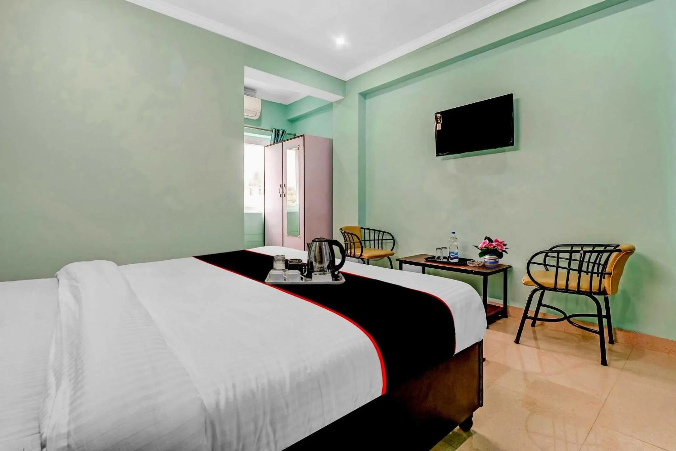 Bedroom, Bed in Super Collection O The Kailash Hotel