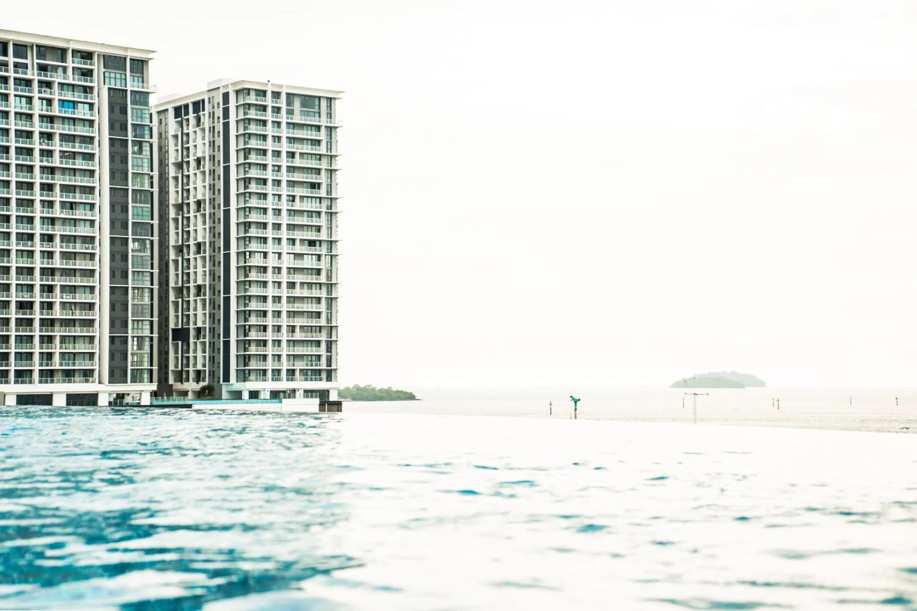 Swimming pool in Jesselton Quay by Pinstay