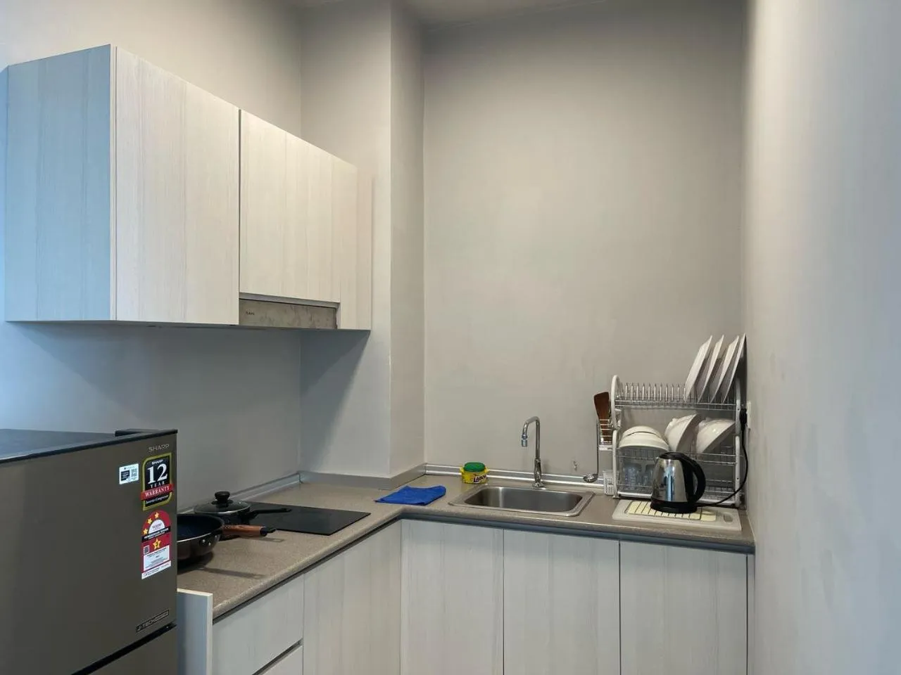 Kitchen or kitchenette in Jesselton Quay by Pinstay