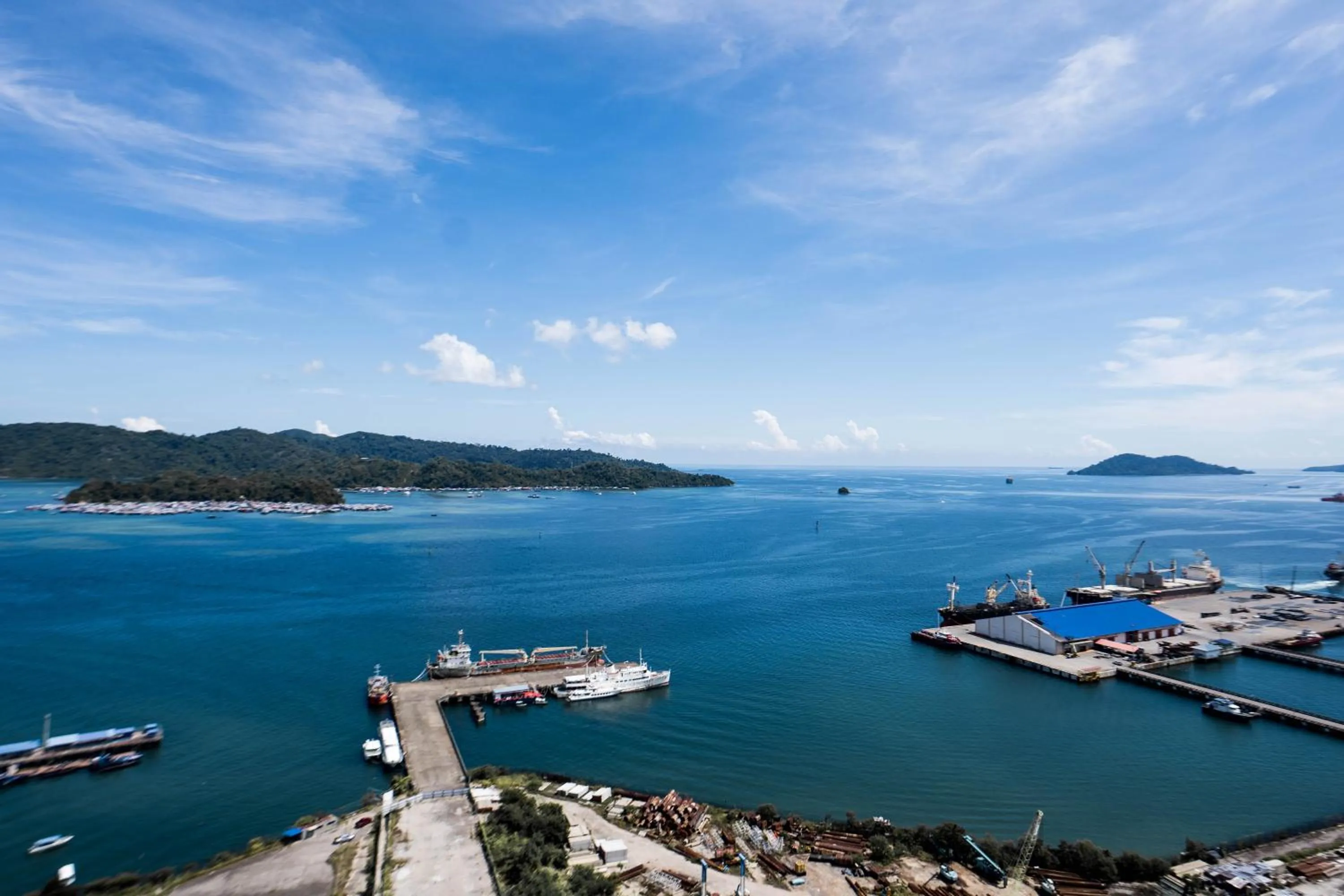 Sea view in Jesselton Quay by Pinstay