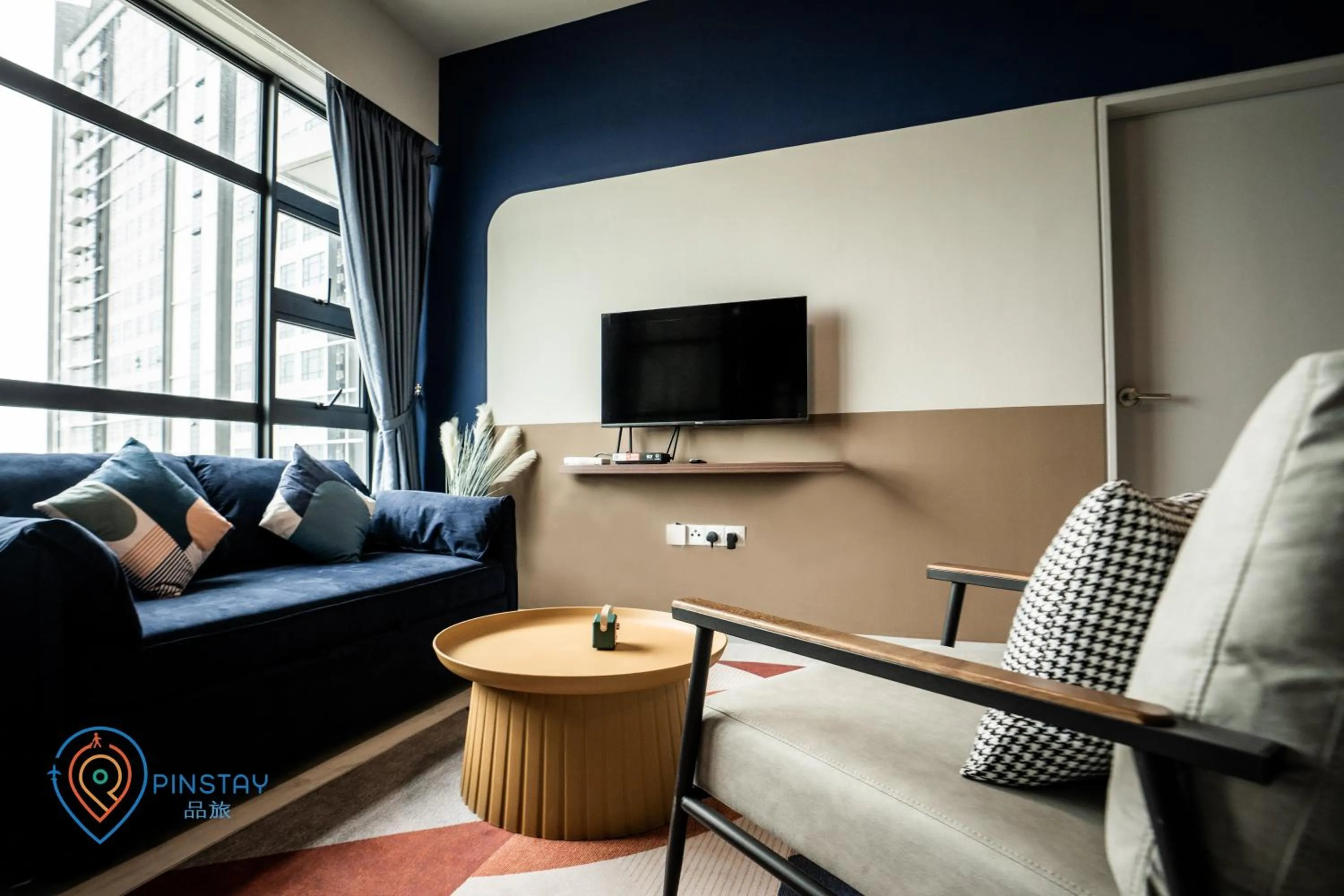 Living room in Jesselton Quay by Pinstay