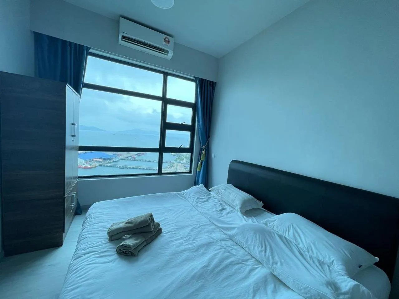 Bed in Jesselton Quay by Pinstay