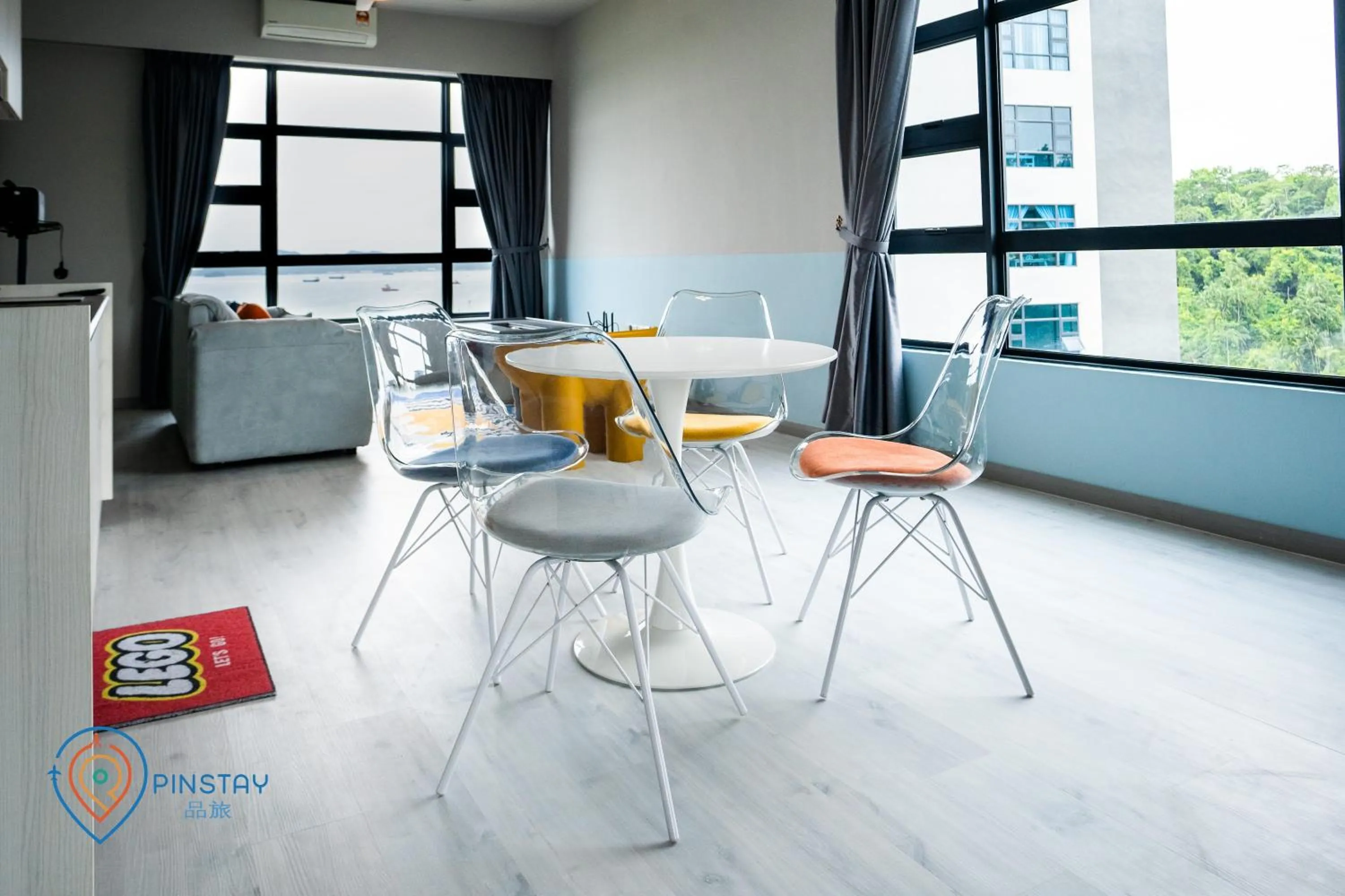 Living room in Jesselton Quay by Pinstay