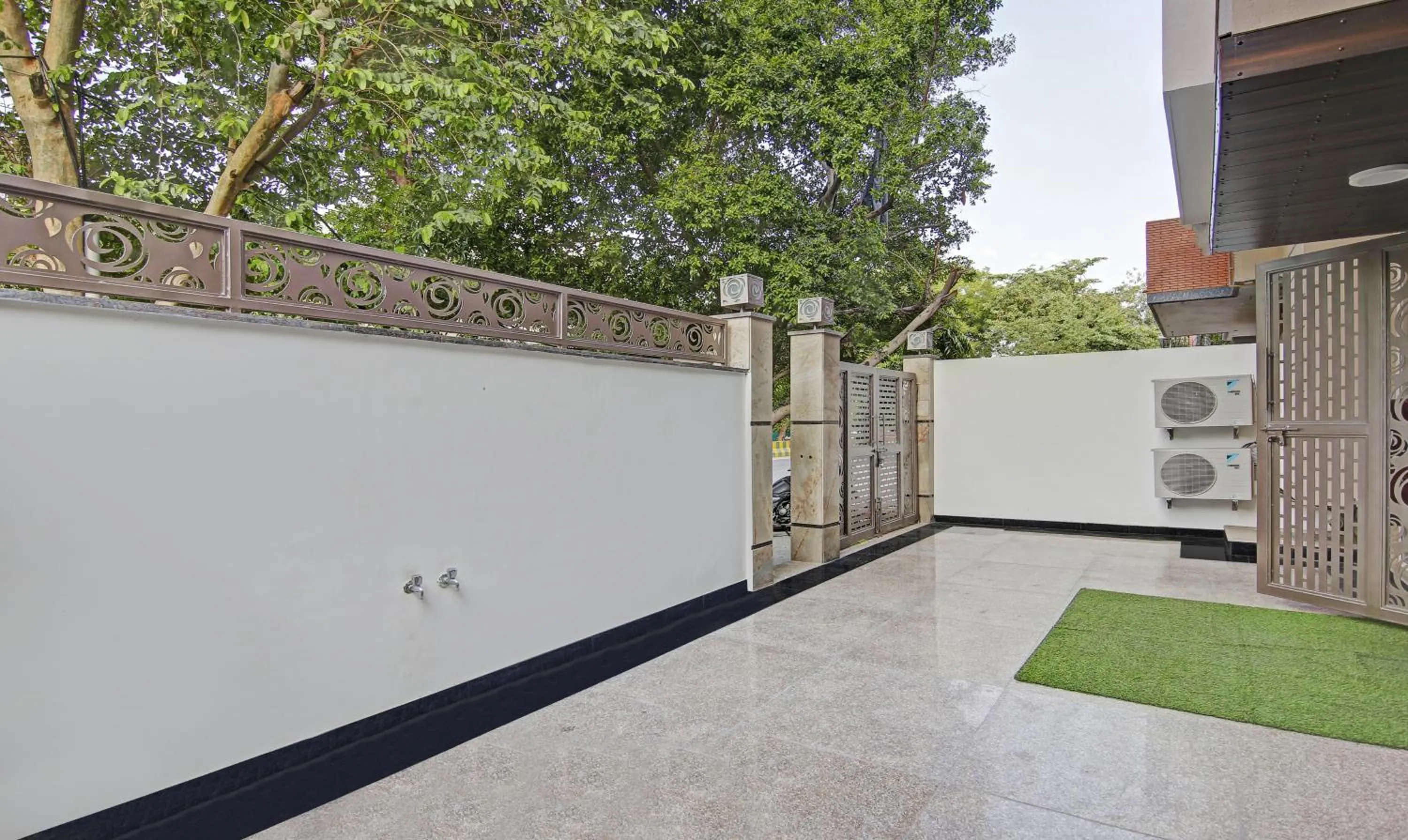 Facade/entrance in Treebo Aviraj Inn