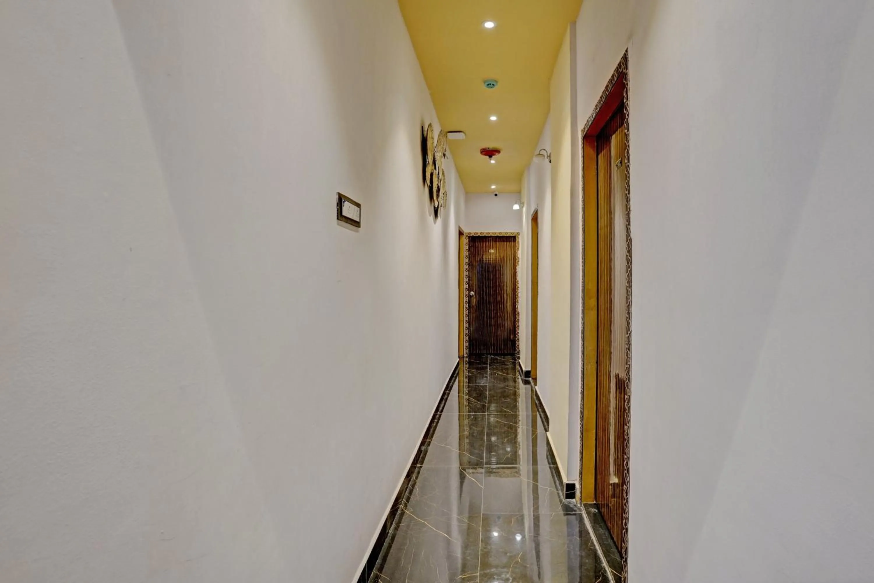 Hotel O Golden Suites