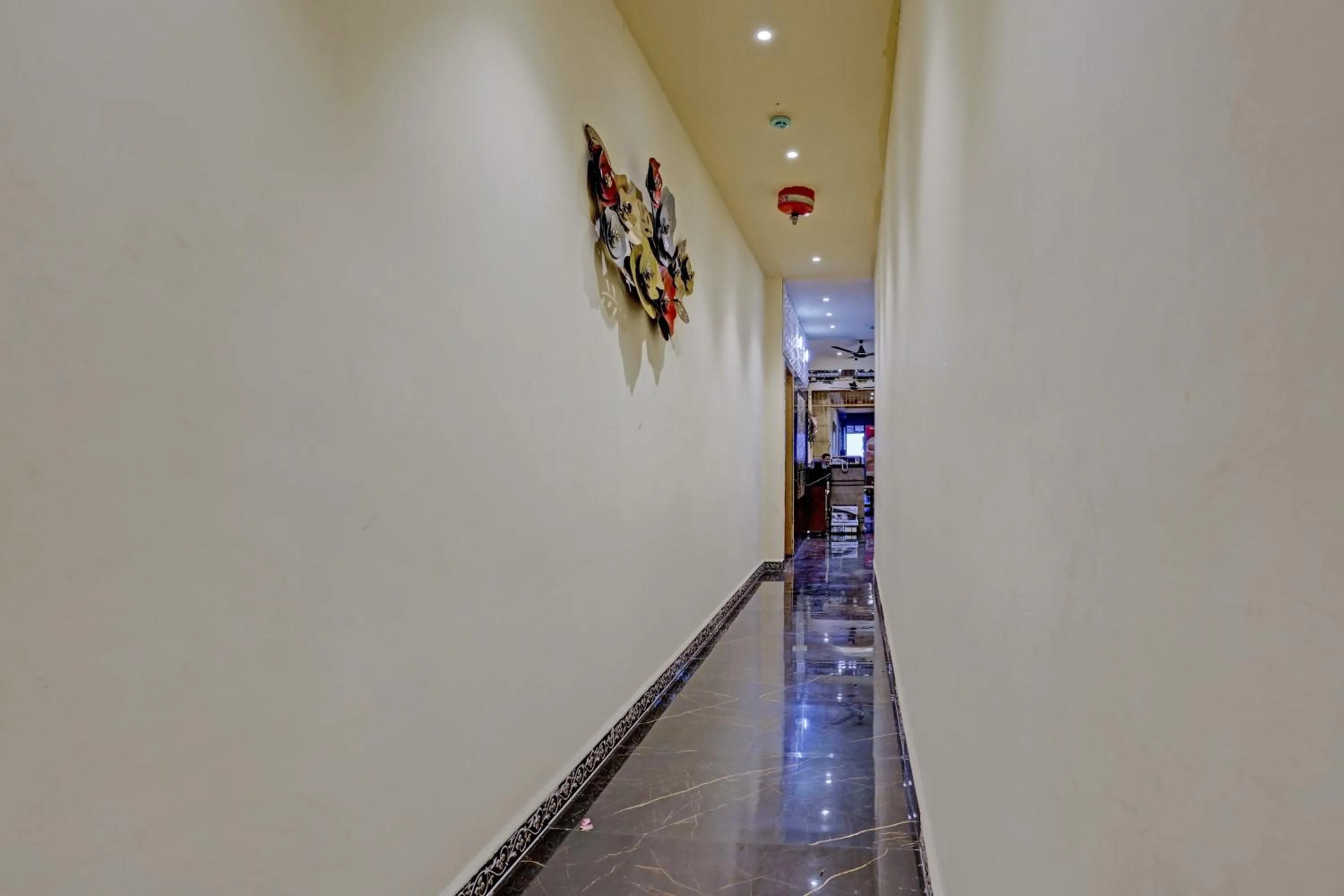 Hotel O Golden Suites