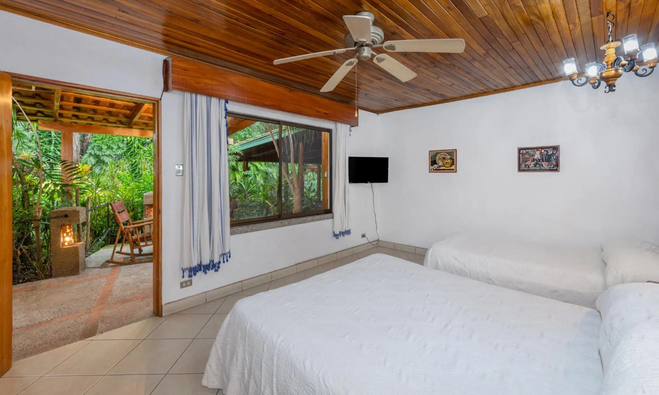 Bed in Costa Verde Inn