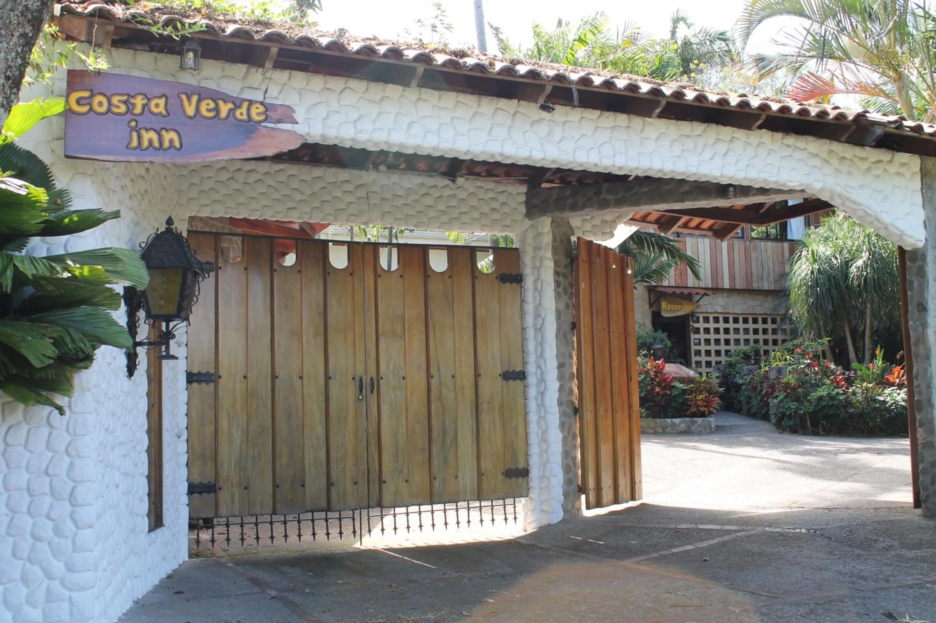 Facade/entrance in Costa Verde Inn