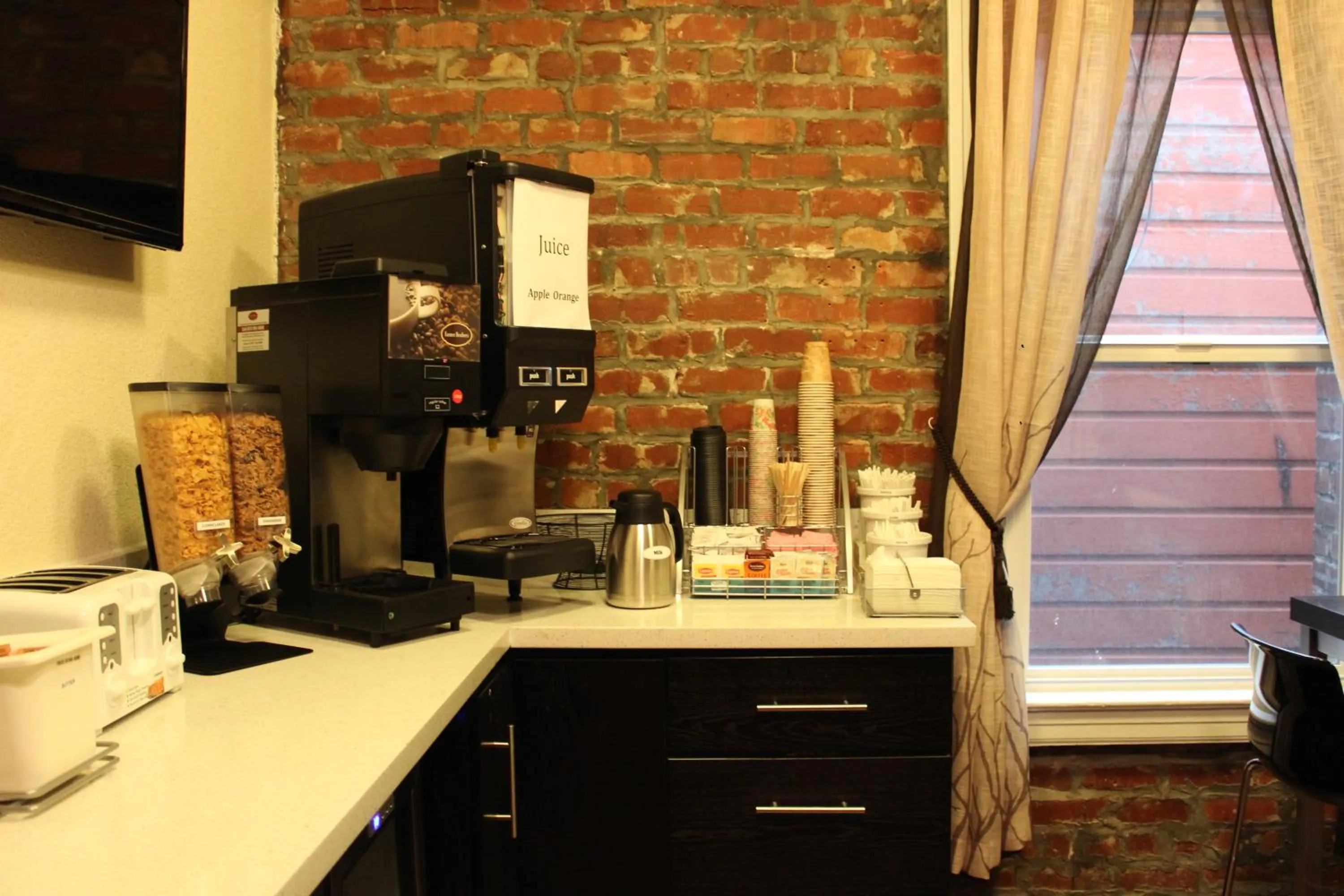 Restaurant/places to eat in Inn on Folsom